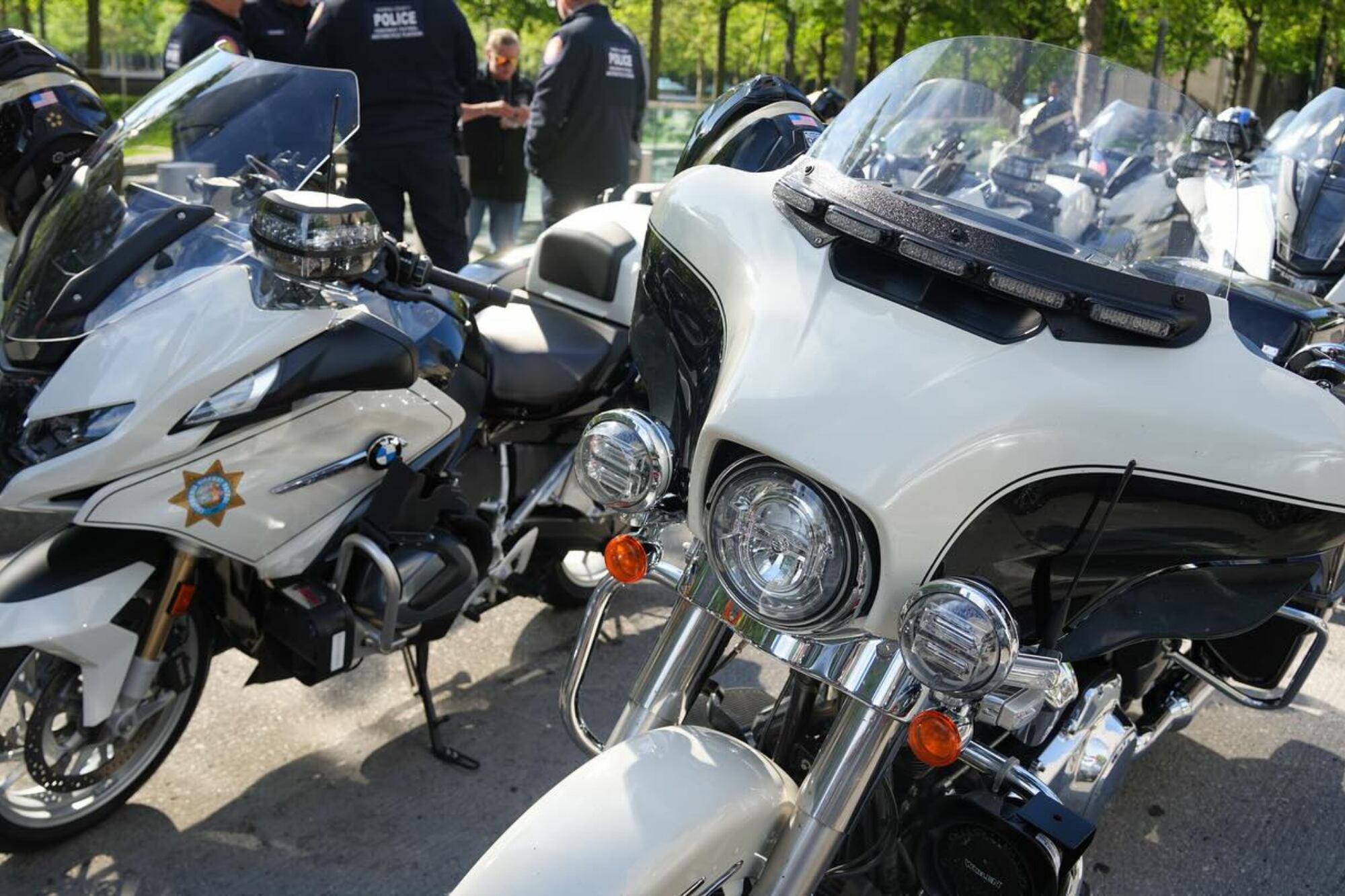 Los operativos incluyen puestos fijos de sobriedad y vehículos encubiertos para detectar uso del teléfono