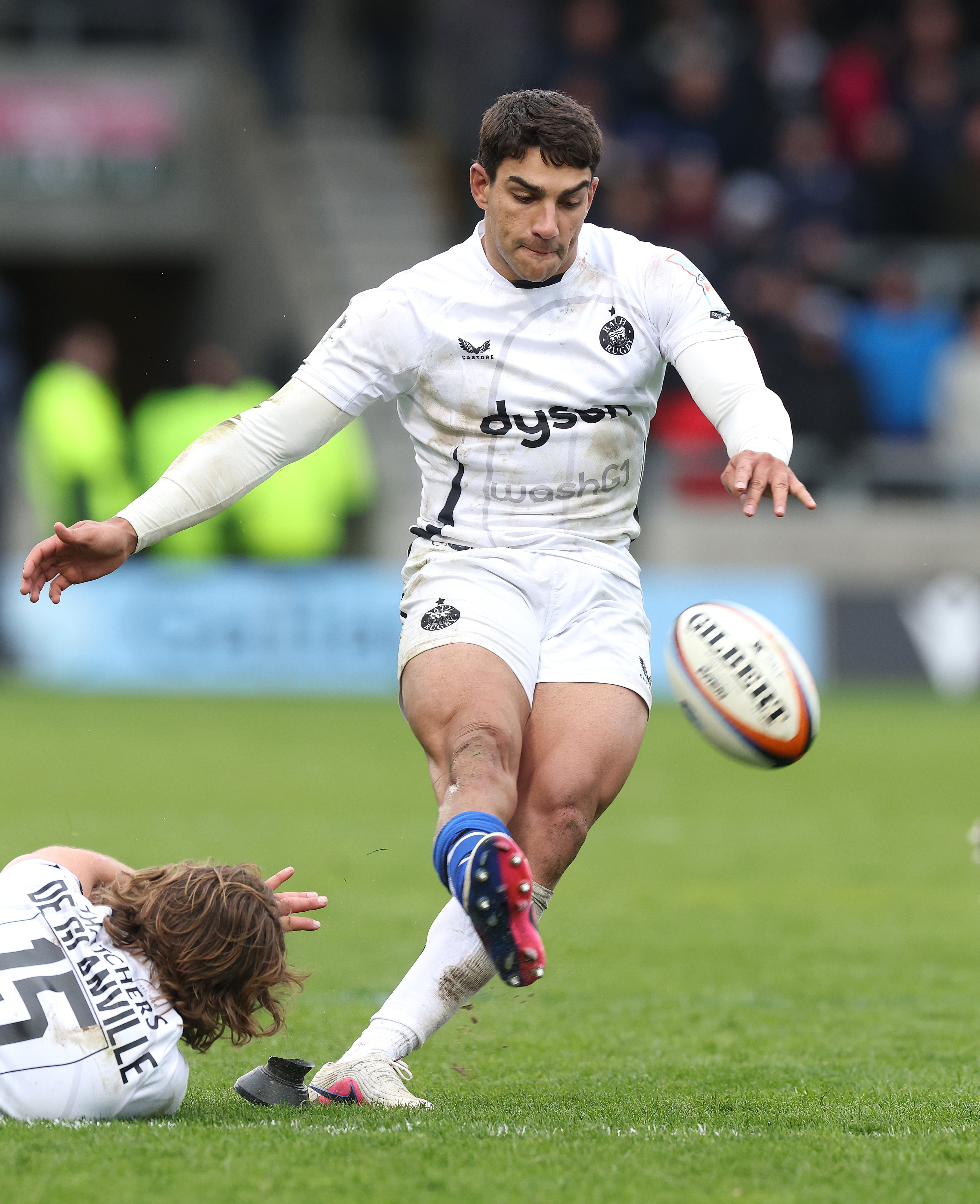 Carreras se lastimó los ligamentos cruzados de la rodilla derecha en la visita de Bath a Gloucester, el viernes último, por la liga Premiership, de Inglaterra; a los 28 años suma 208 presencias entre clubes y la selección argentina.