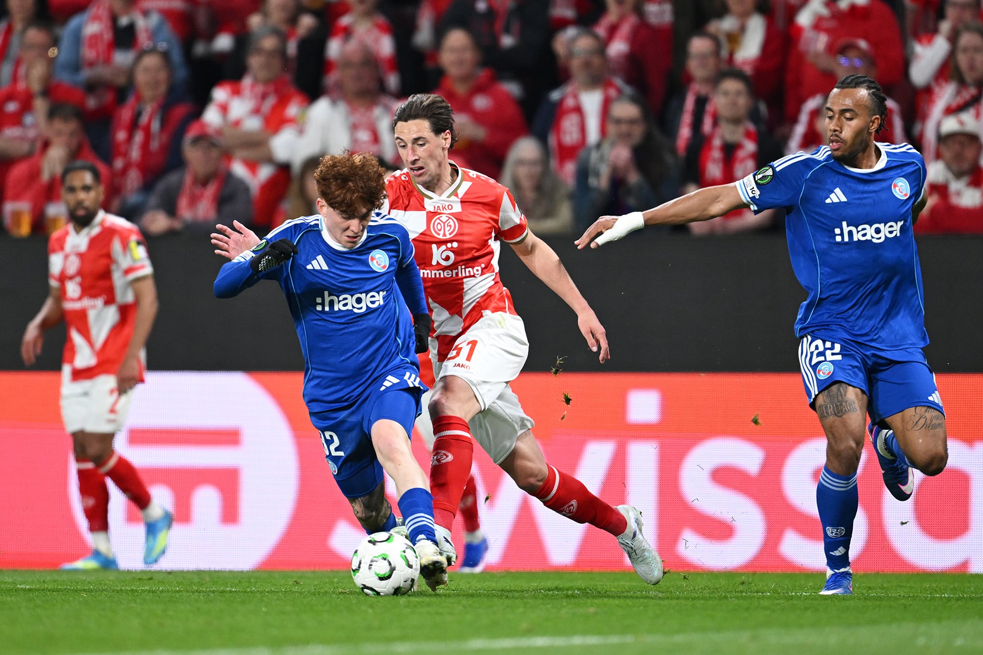 Conference League: el casi golazo de Valentín Barco y la atajada importante de Augusto Batalla