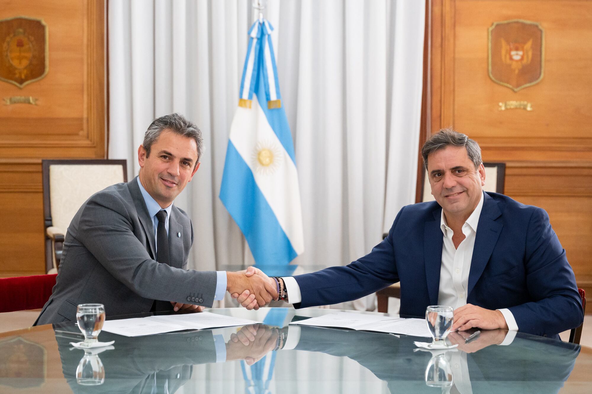 Martín Menem y Lisandro Catalán, dos de los funcionarios de Milei que se están comunicado con las provincias