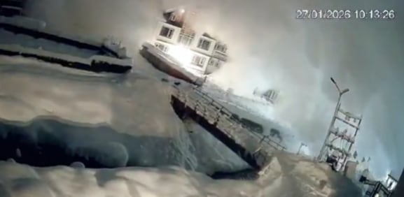 Video: el momento exacto en el que una avalancha se tragó un pueblo en la India
