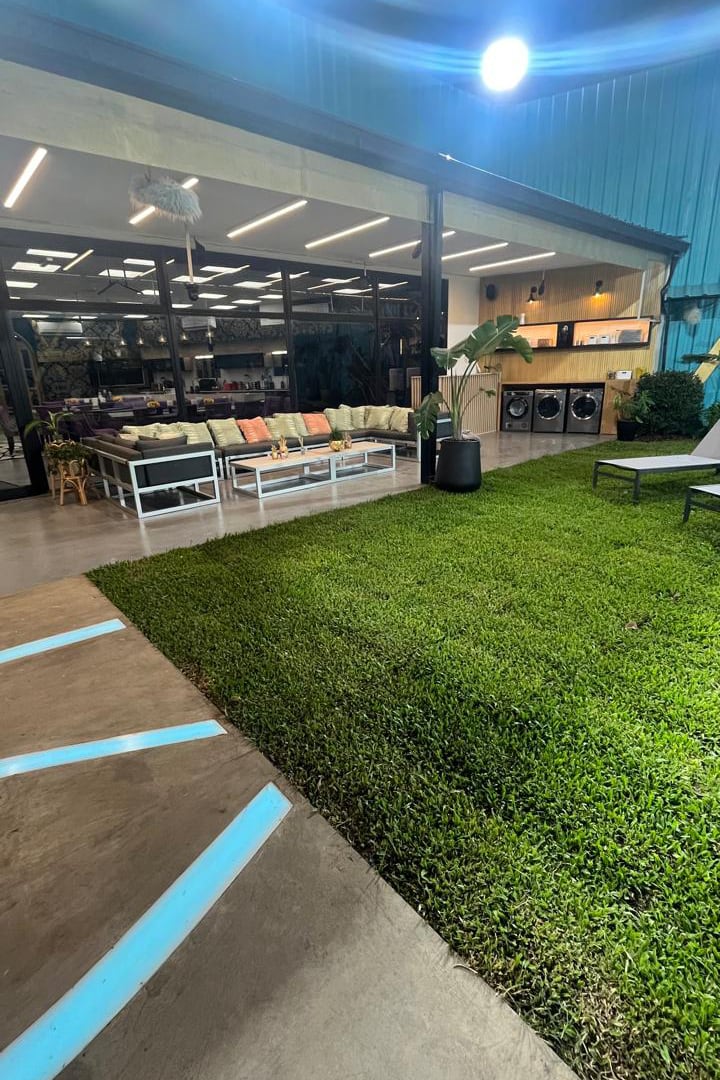 La única conexión con el verde es a través del jardín de la casa