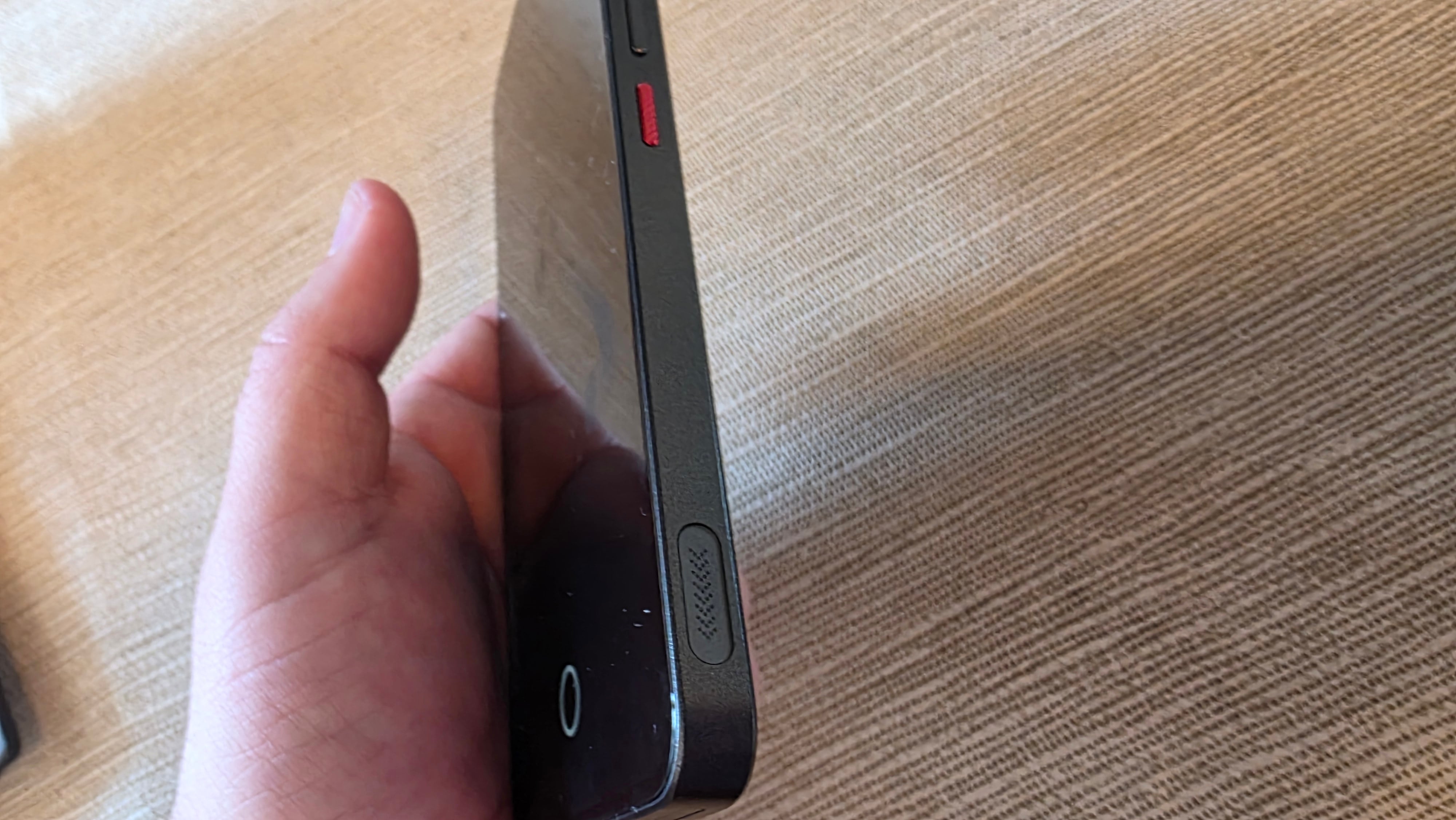 Probamos el Nubia Neo 03 GT, un smartphone gamer con gatillos en los costados para jugar sin tapar la pantalla con las manos y una batería interna de 6000 mAh