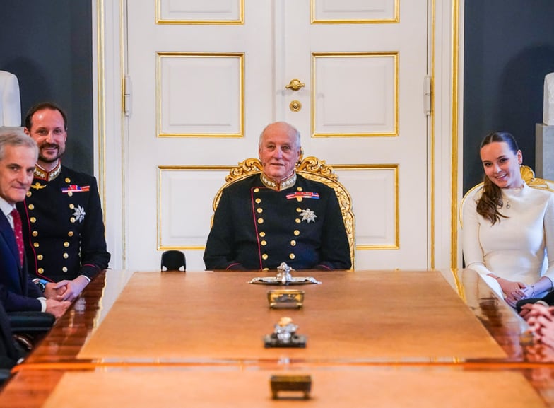 Harald V, Haakon e Ingrid Alexandra, entonces los tres primeros nombres en la línea sucesoria noruega