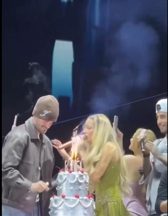 Rodrigo De Paul encendió las velitas de la torta de cumpleaños