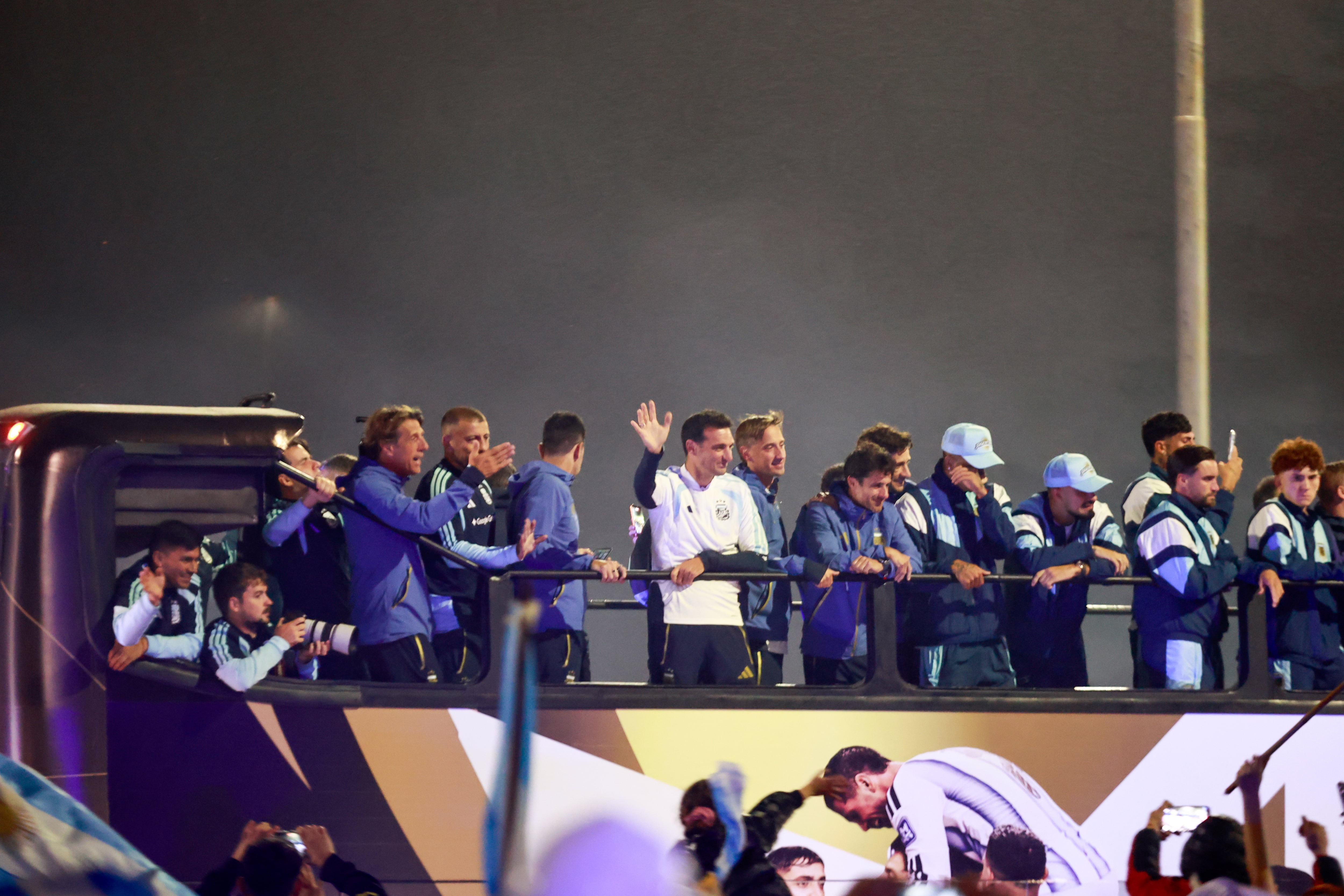 Hinchas reciben a la selección argentina luego de salir segunda en la Copa del Mundo 2026