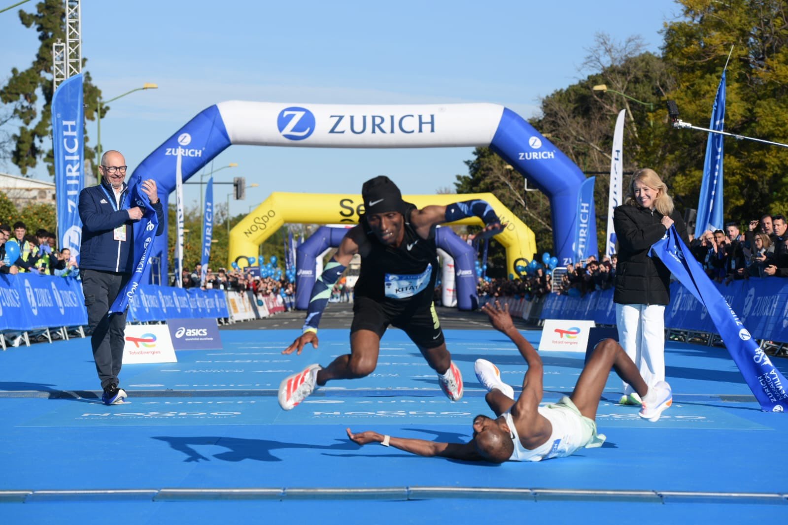Maratón de Sevilla: una definición a pura emoción y con photo finish para la competencia masculina