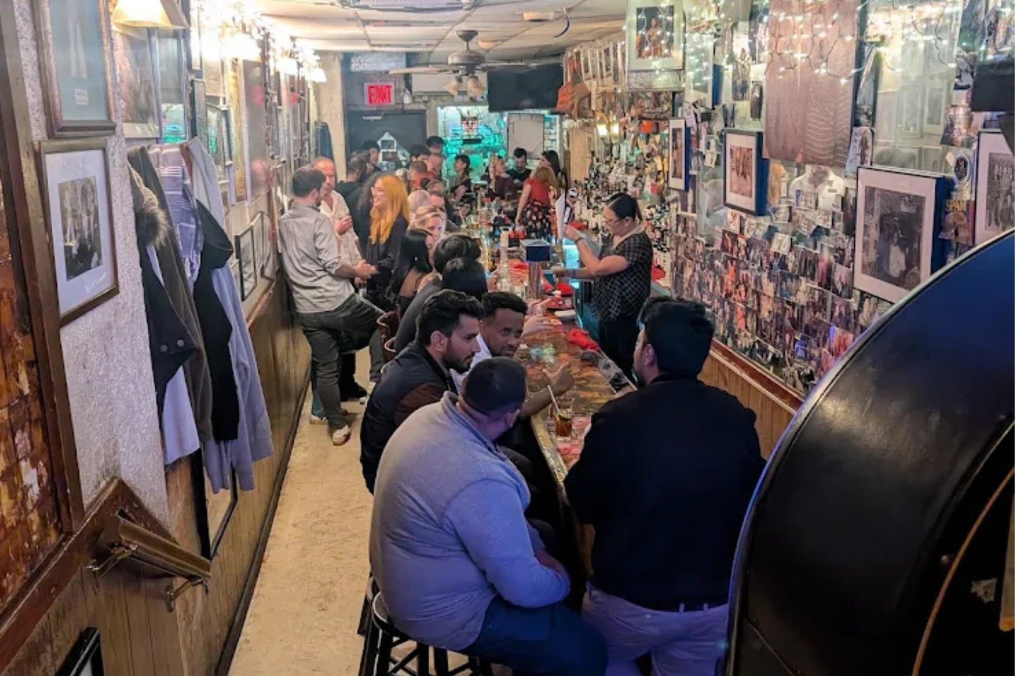 El bar más barato de Times Square lleva 54 años sirviendo cervezas a US$5 y hoy lucha por no cerrar