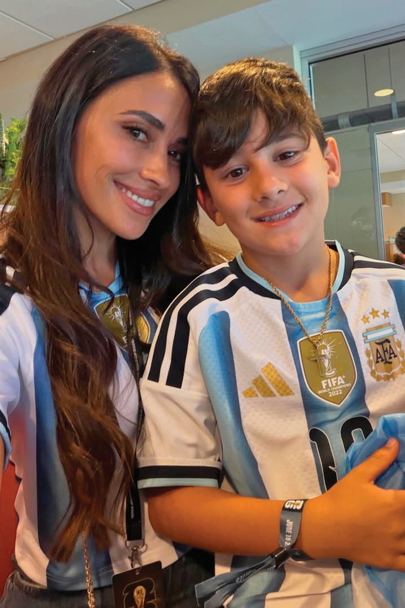Con Ciro, el menor de sus herederos, en una foto a pura ternura