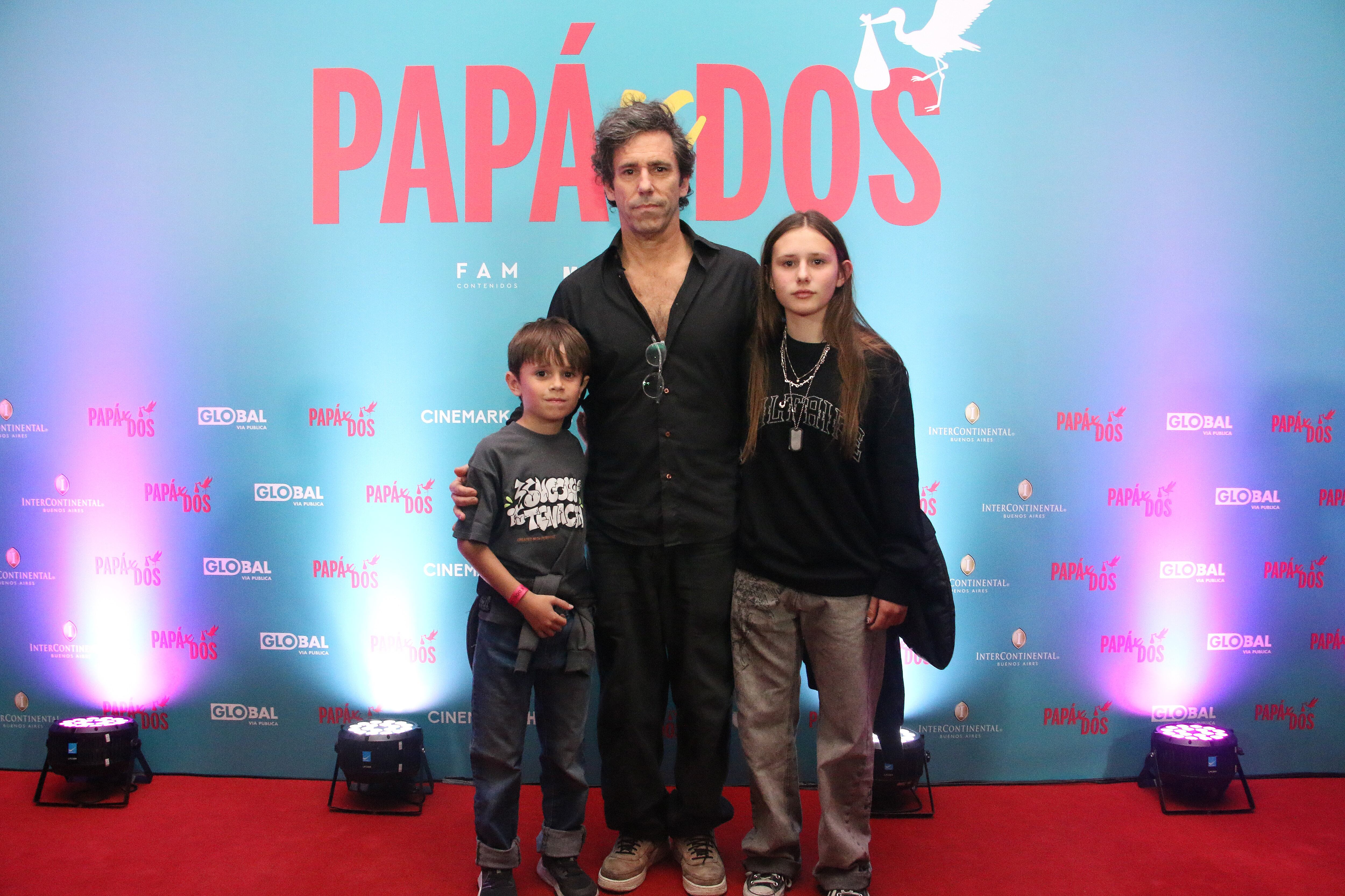 Gastón Portal junto a sus hijos