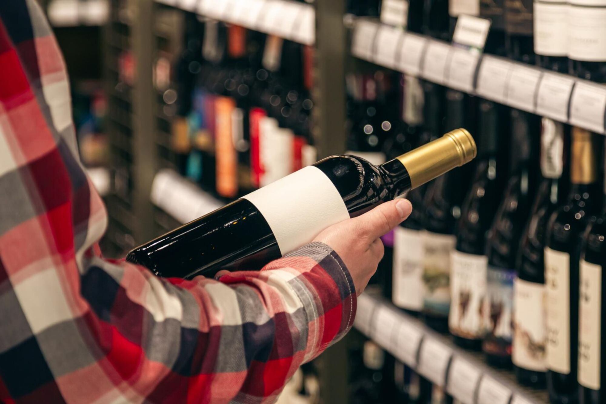 Las rebajas en bebidas alcohólicas deben aplicarse durante todo el día (Canva)