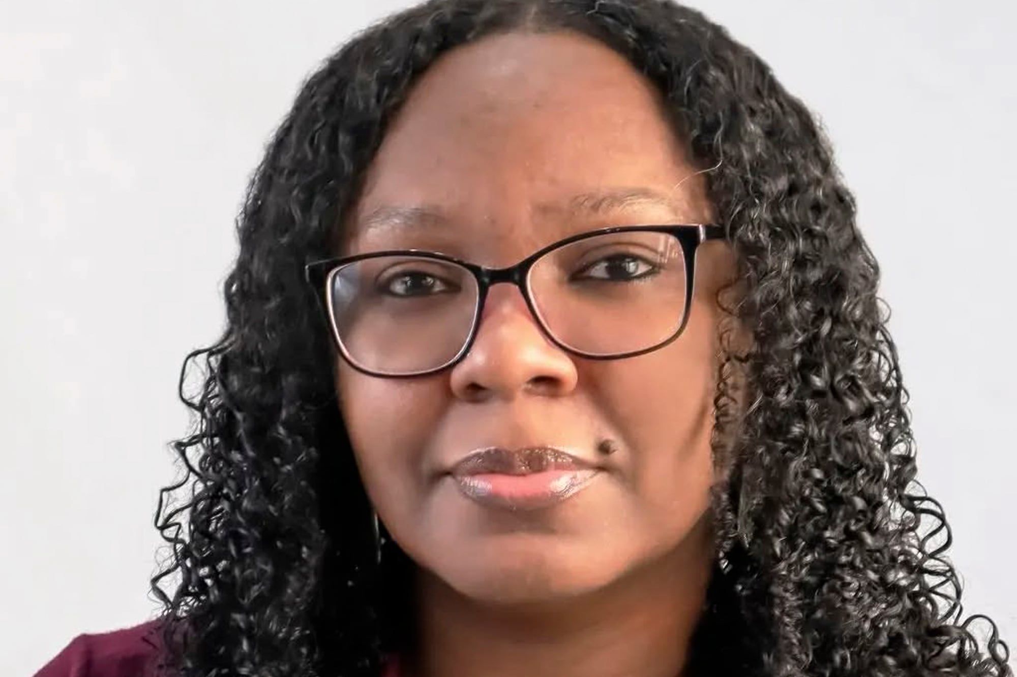 La editorial de Ivan Jablonka, Les Éditions du Seuil, acusó recibo de las denuncias de Esther Pineda G