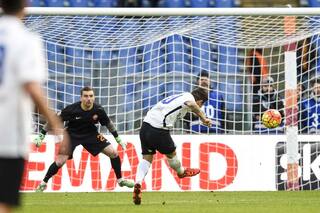 Papu Gómez y Denis le quitaron a Roma la posibilidad de llegar a la punta