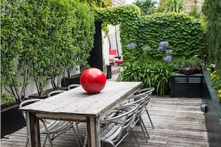 Plantas, muebles y detalles ingeniosos para diseñar terrazas con bajo presupuesto