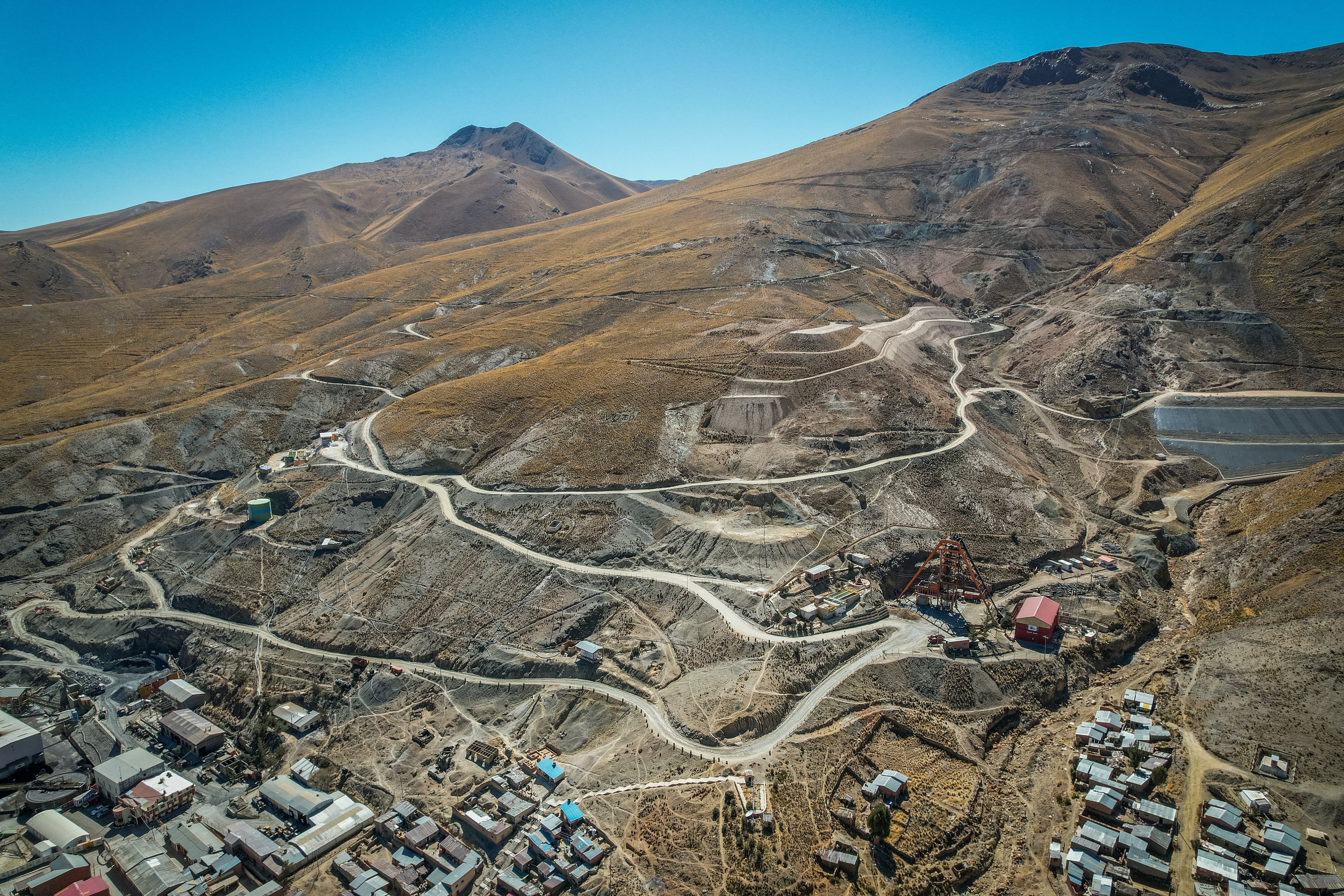 Las minas de estaño usan mucha del agua que proviene del lago Titicaca para funcionar