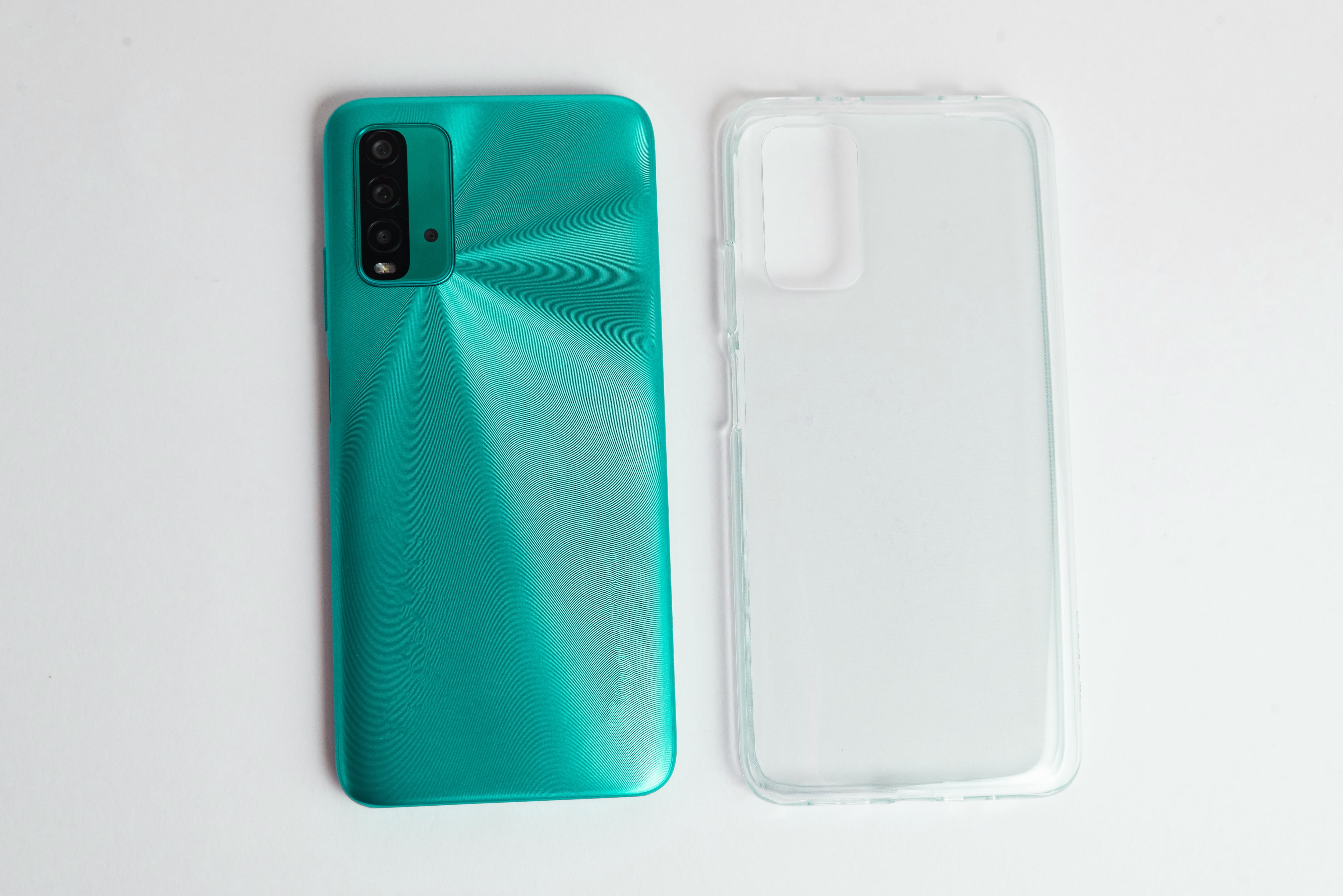 La funda de celular transparente requiere de cuidados especiales (imagen ilustrativa)