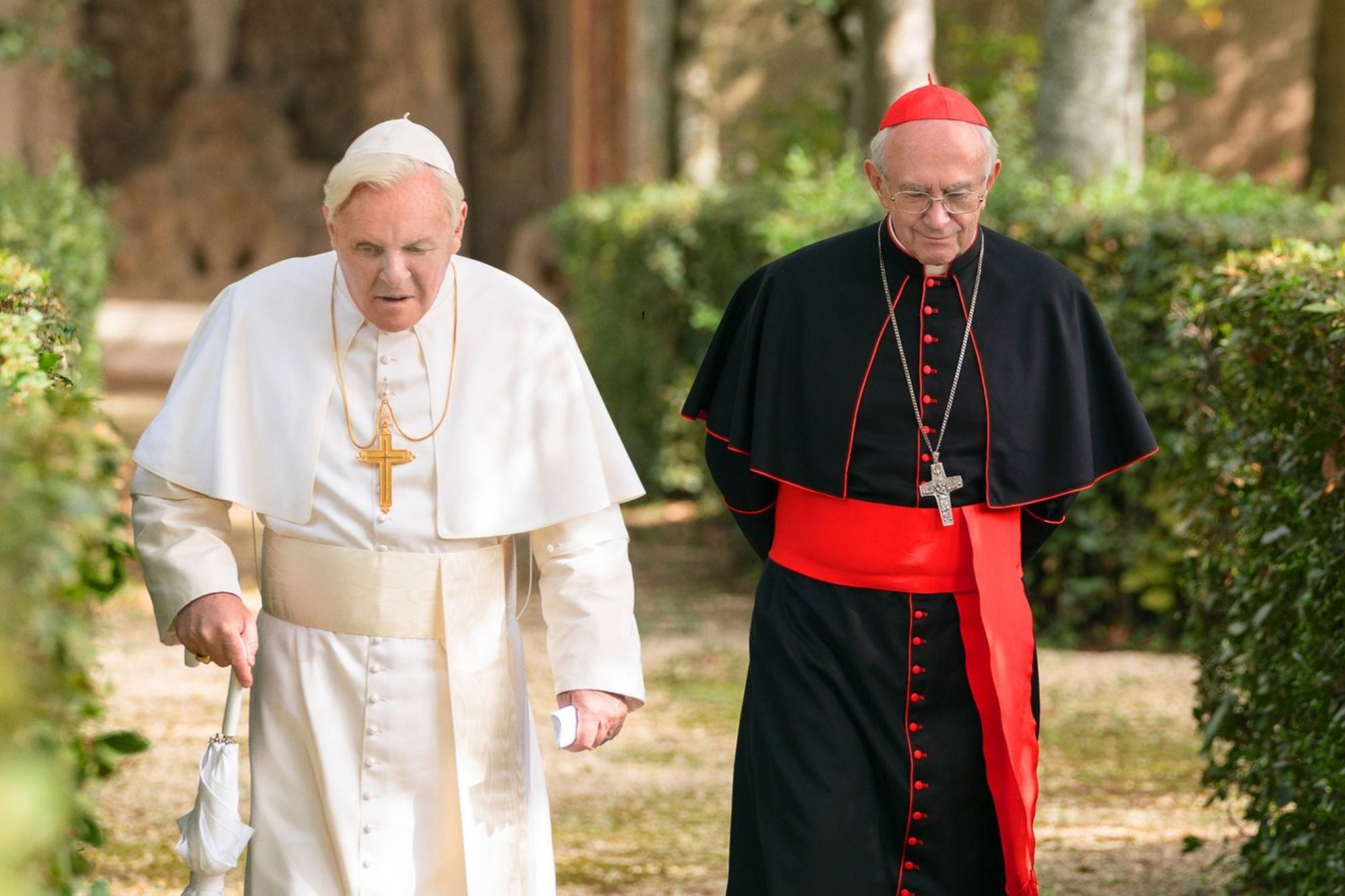 Una escena de Los dos papas, con Anthony Hopkins y Jonathan Pryce