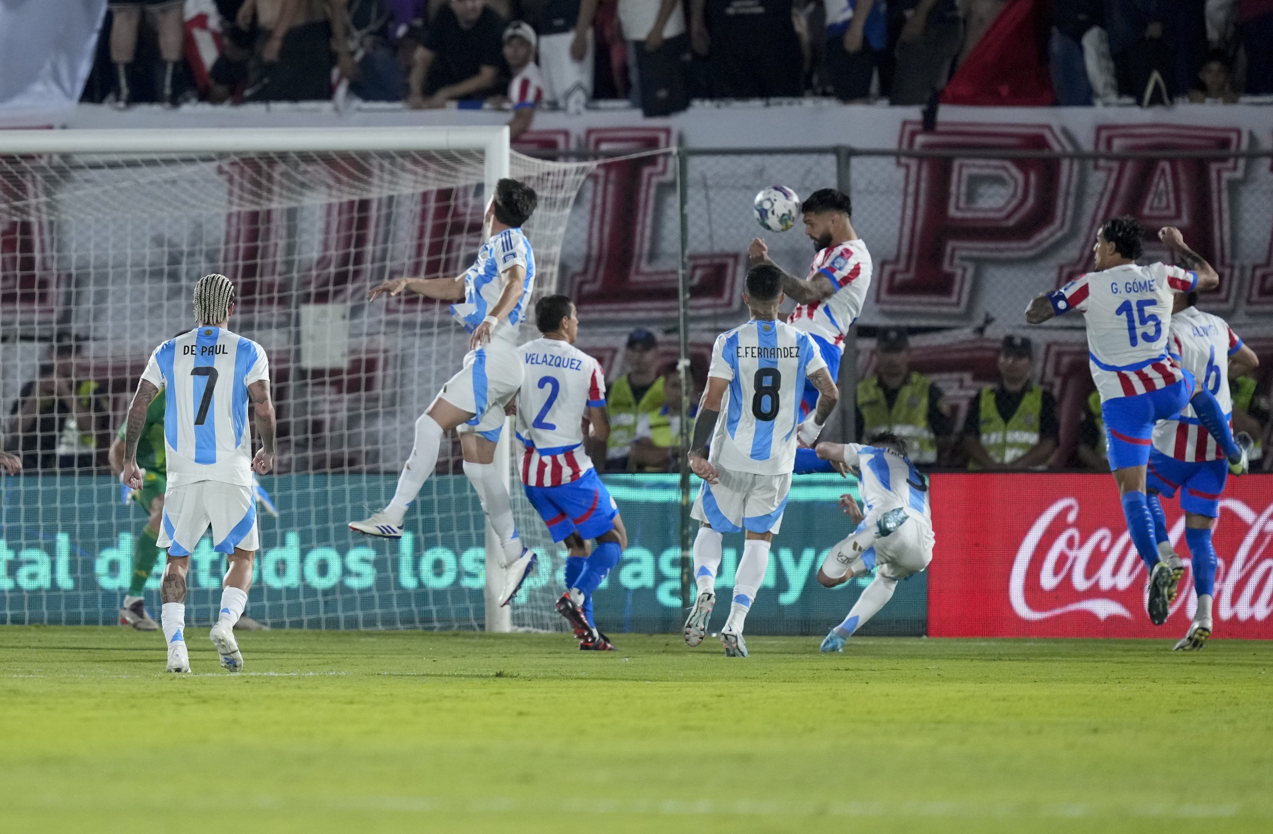 El cabezazo de Omar Alderete se transformará en el 2-1 de Paraguay ante la Argentina: el juego aéreo defensivo, un punto a atender para Scaloni
