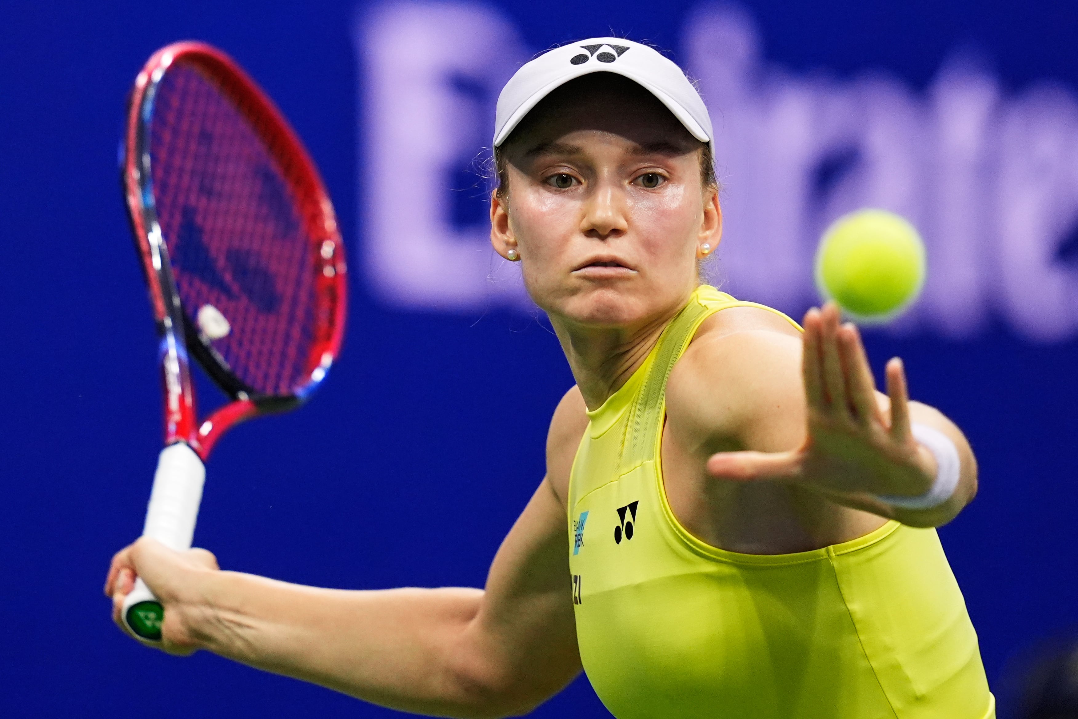 Elena Rybakina ya tiene asegurada la primera posición del ranking a partir del lunes, pero quiere ganar antes el Abierto de Estados Unidos; lo definirá contra Aryna Sabalenka.