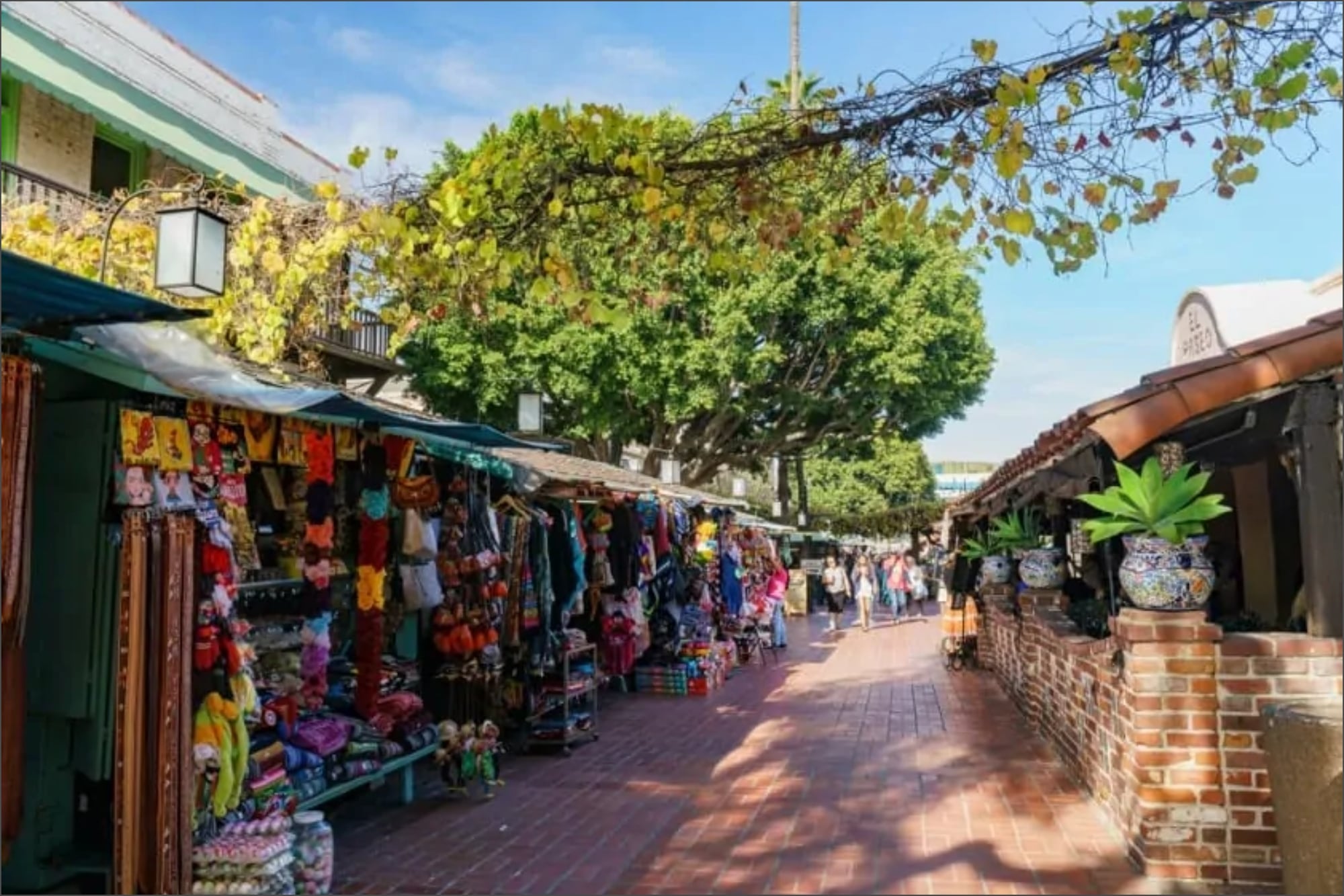 El Mundial no salvó a Placita Olvera: comerciantes de Los Ángeles siguen sin ver el impacto prometido