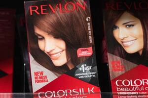 Por qué quebró Revlon, la icónica marca de cosméticos que se declaró en bancarrota