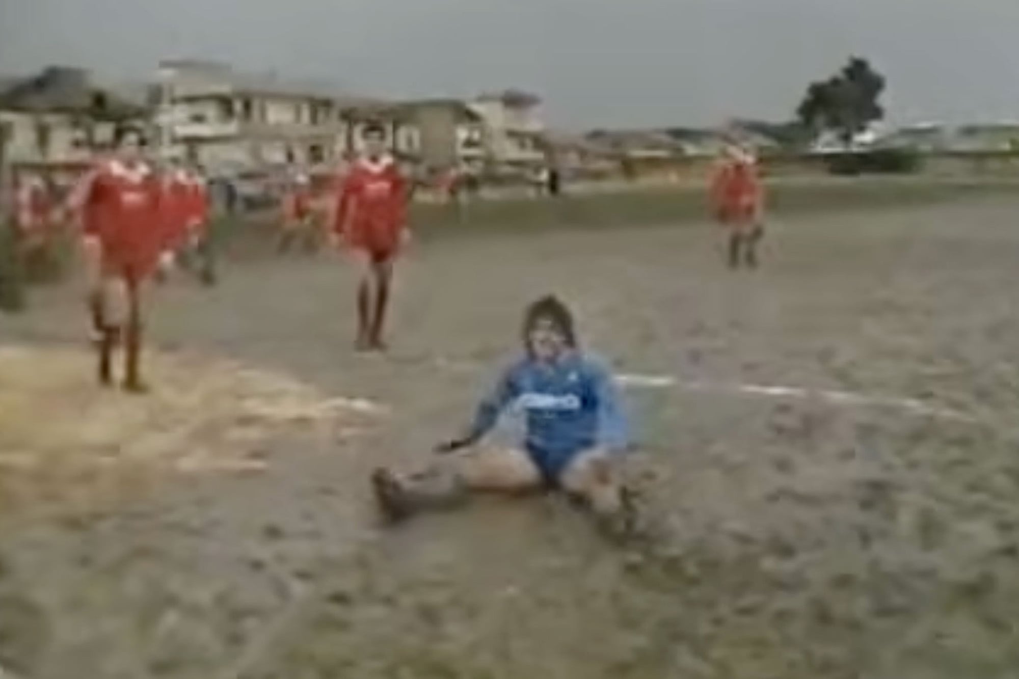Diego en un amistoso con el Napoli en 1984