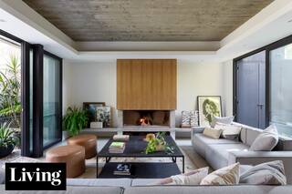 Un artista y empresario reformó la casa de su infancia para mudarse con su nueva familia