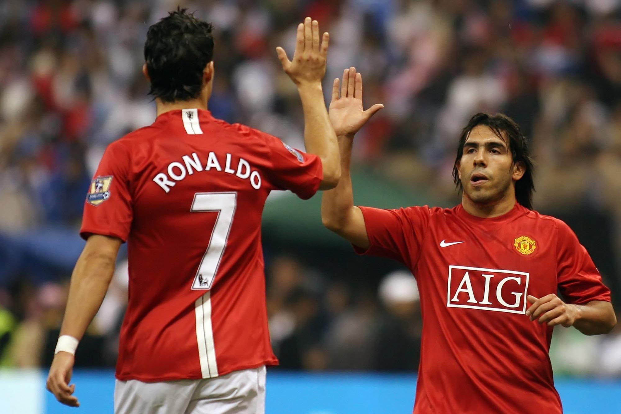 Cristiano Ronaldo en 2008: gol para Manchester United y festejo con el argentino Carlos Tevez