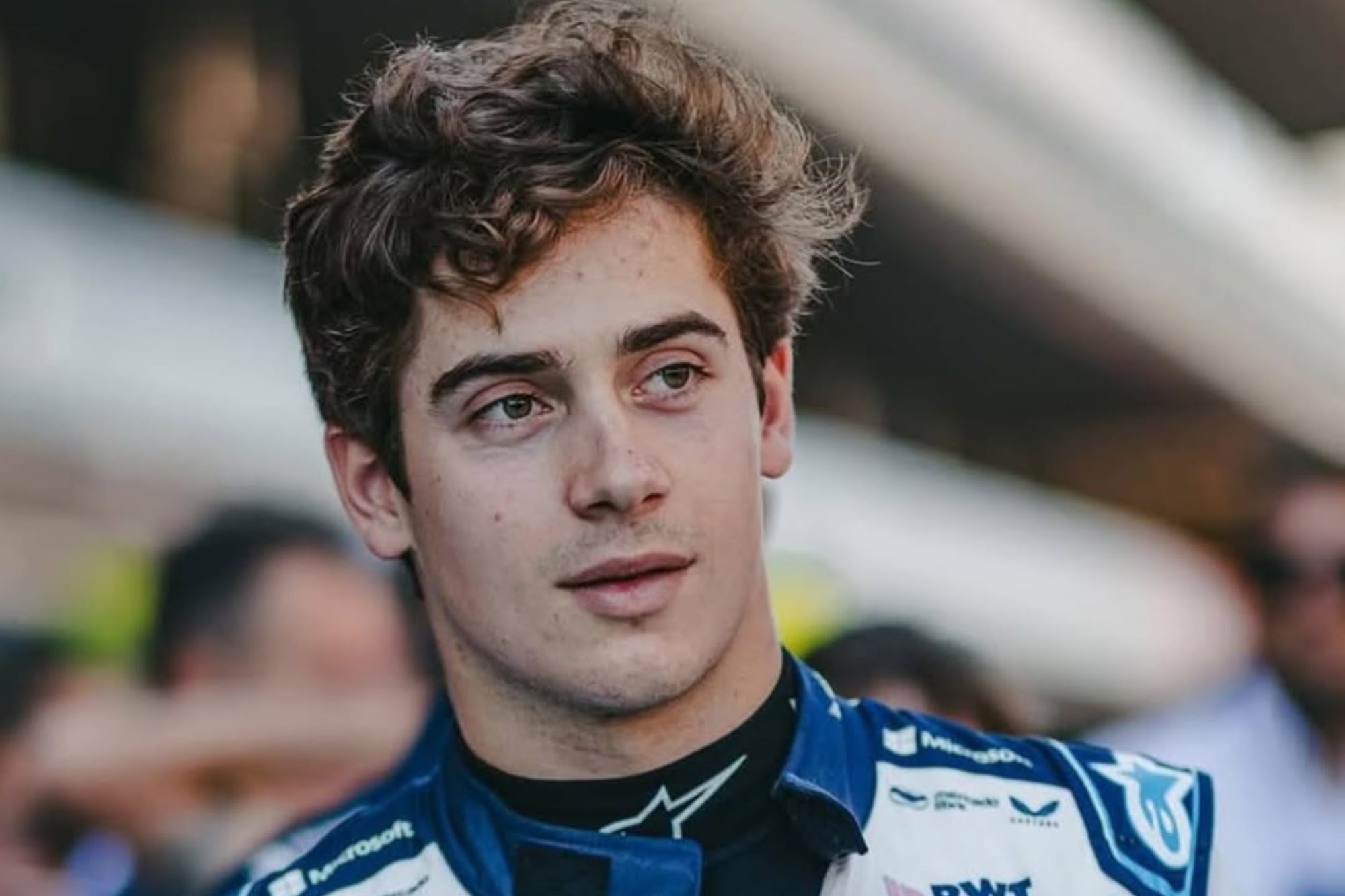 Franco Colapinto demostró su gran talento para el pádel en la previa del Gran Premio de Qatar