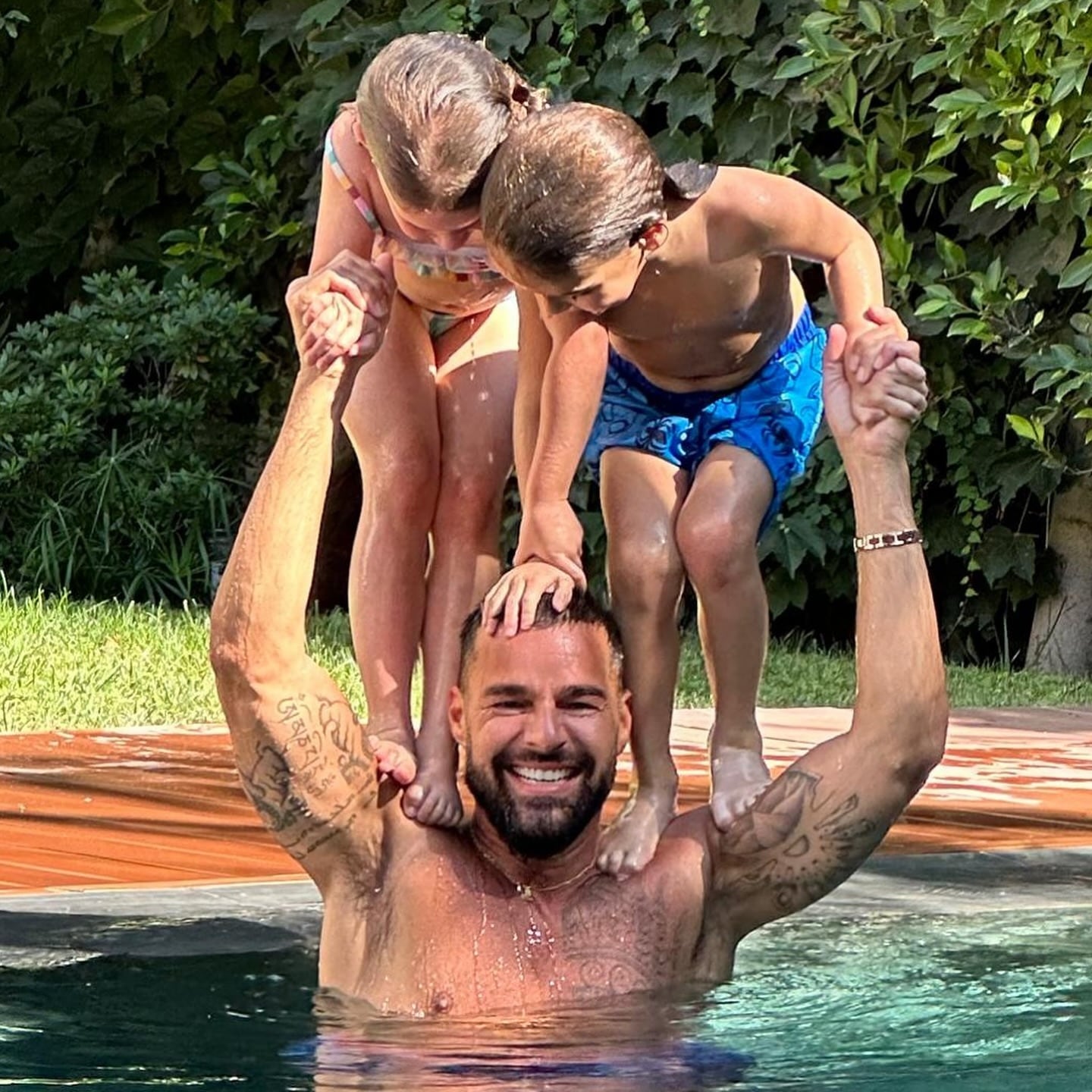 Ricky Martin con sus hijos más pequeños Lucía y Renn (Instagram/@ricky_martin)
