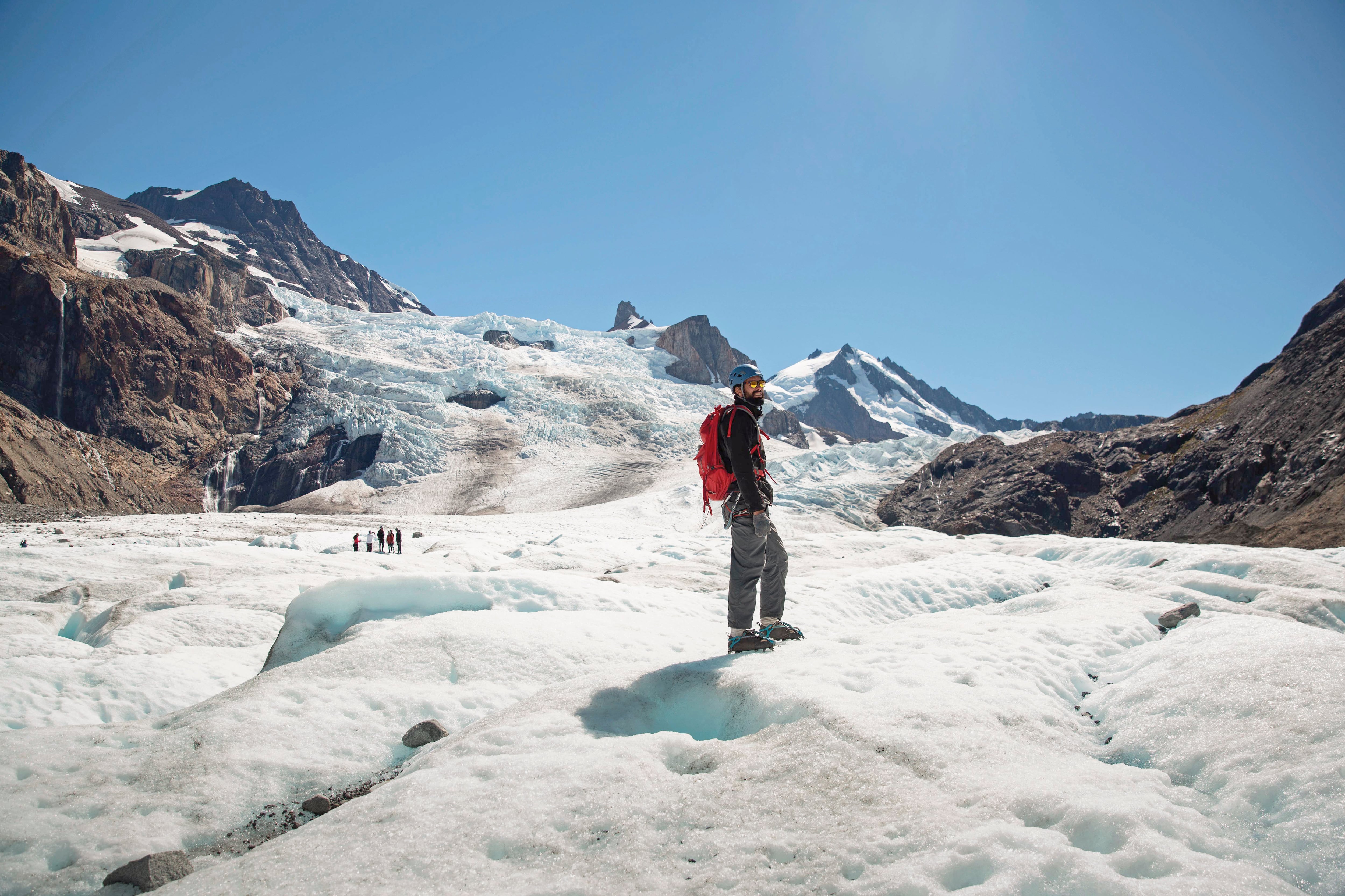 Al glaciar Cagliero se puede acceder con crampones, gracias a una empresa de El Chaltén que organiza la excursión