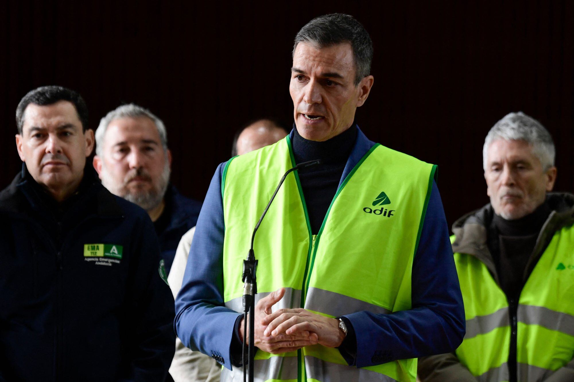 El primer ministro de España, Pedro Sánchez, fue el lunes al lugar de la tragedia
