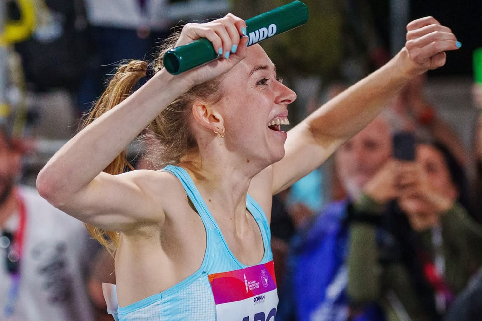 El testigo más valioso; así festejó Megan Powell su llegada a la meta en la posta mixta