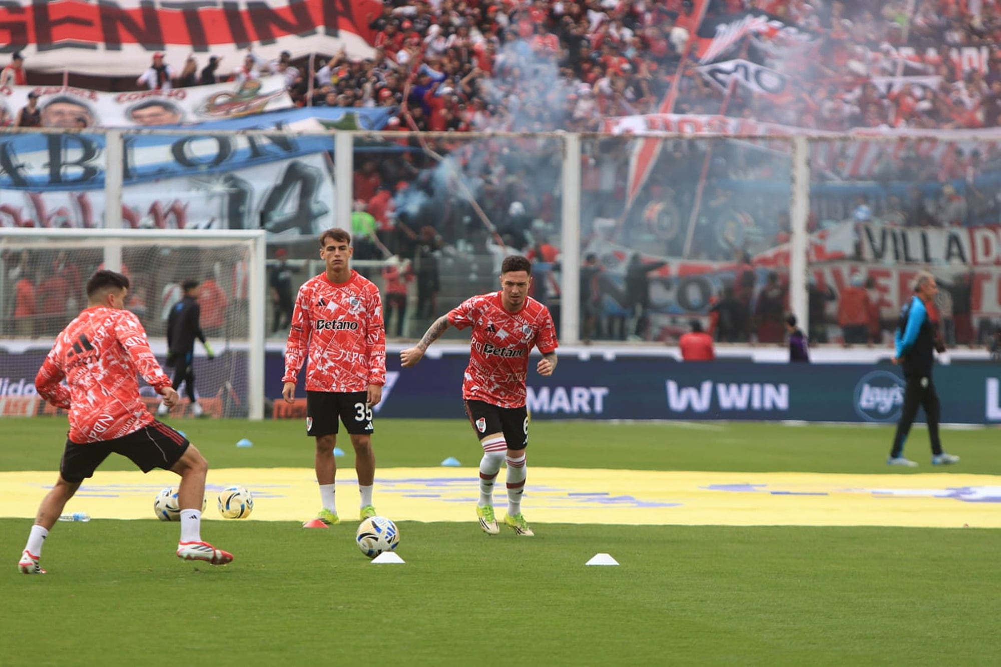 Entrada en calor de River, con Aníbal Moreno que será infiltrado para jugar la final del torneo Apertura