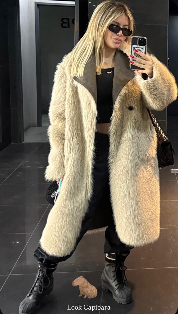 Nara mostró el look que usó para visitar su nueva casa (Foto: Instagram @wanda_nara)