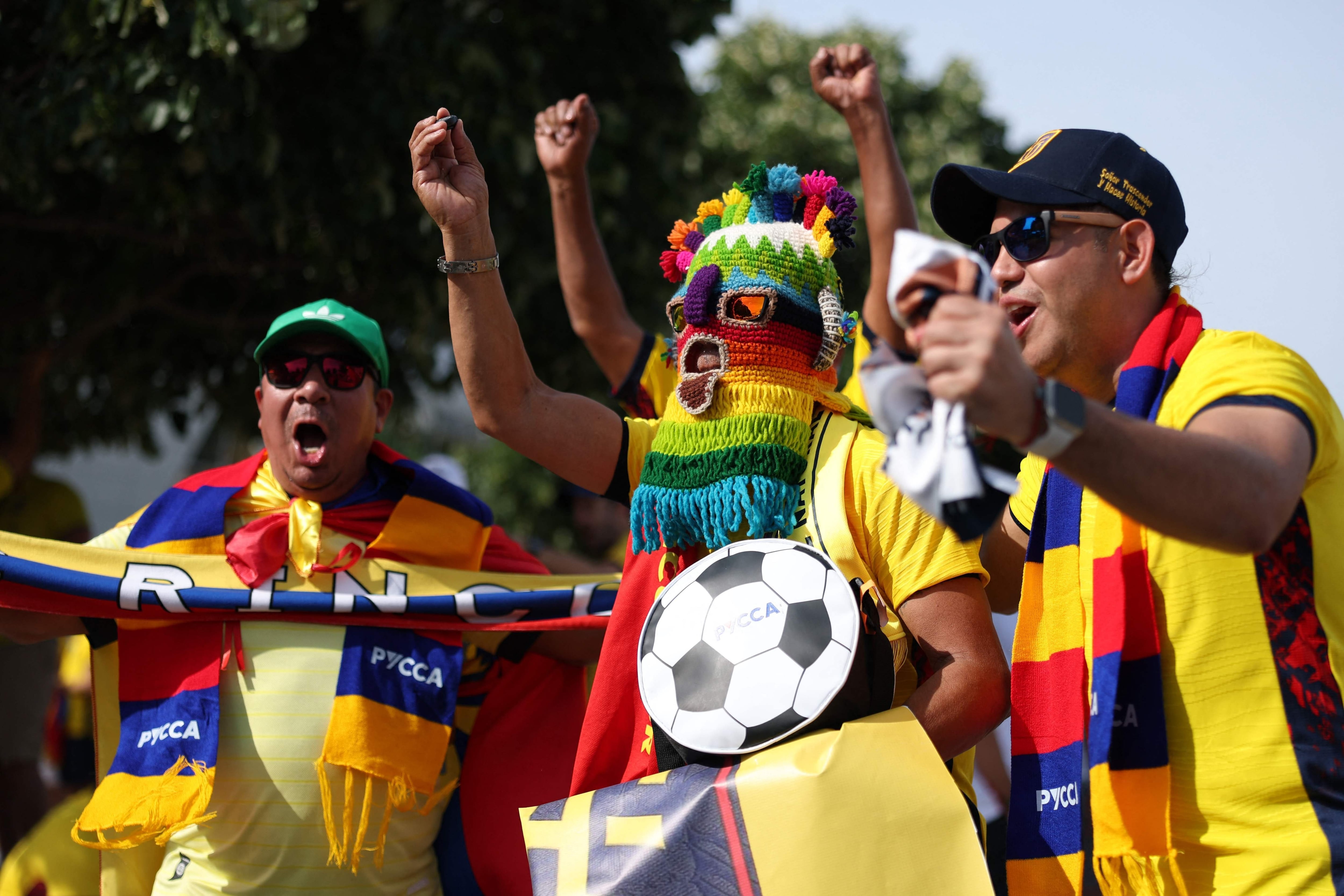 Los hinchas, con música y color