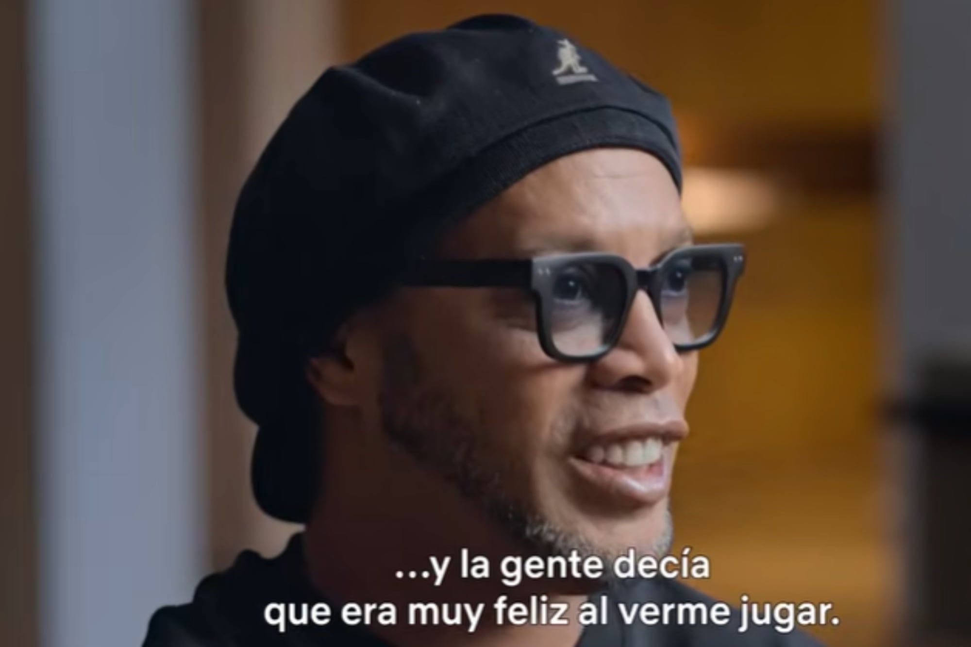 La serie de tres capítulos incluye imágenes de archivo y testimonios del futbolista, sus familiares, amigos y personas que influyeron en su carrera, (Foto: Captura de video)