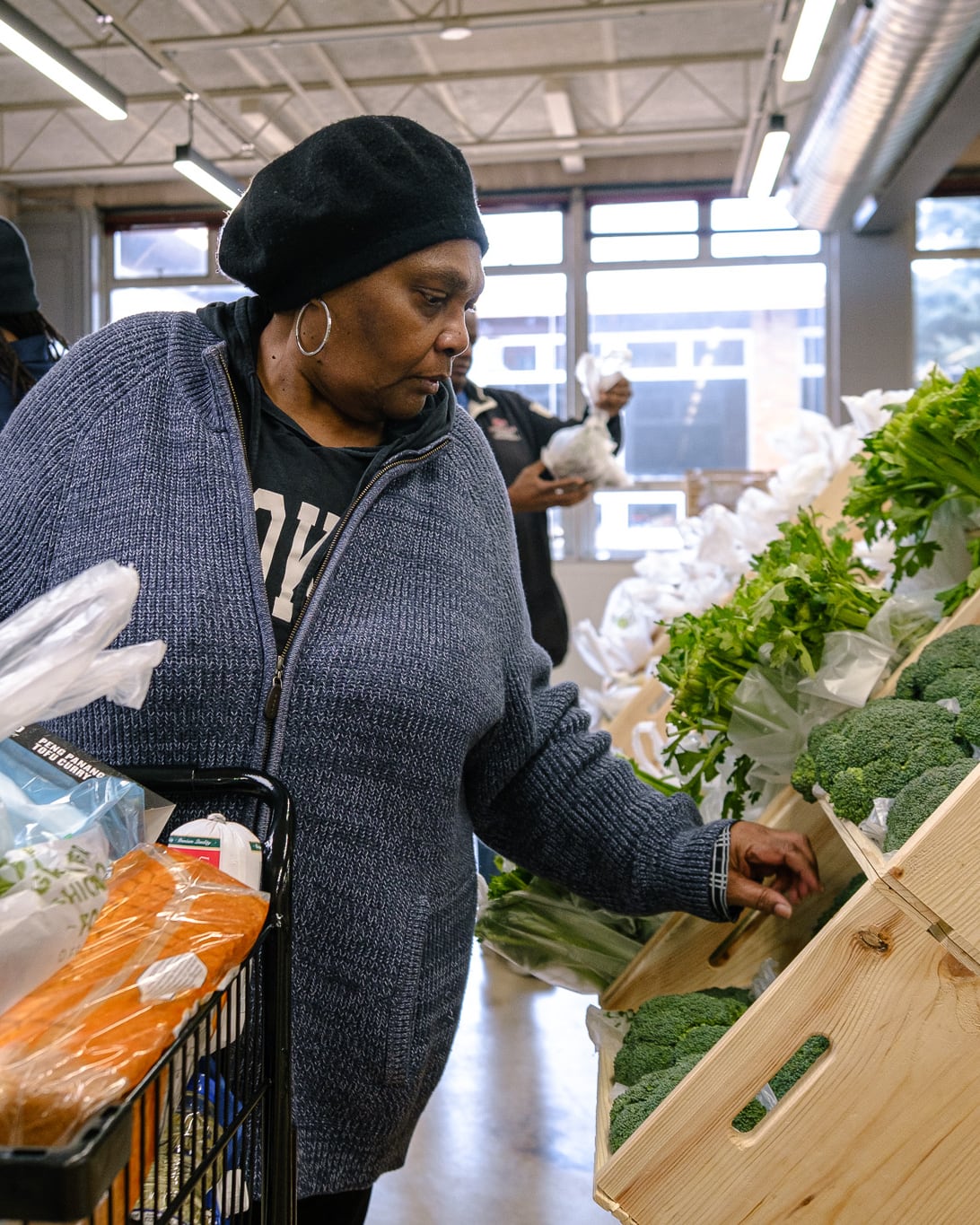 Los bancos de alimentos en Chicago no solicitan documentación personal ni identificaciones para ofrecer asistencia (The Greater Chicago Food Depository/Lou Foglia for T)