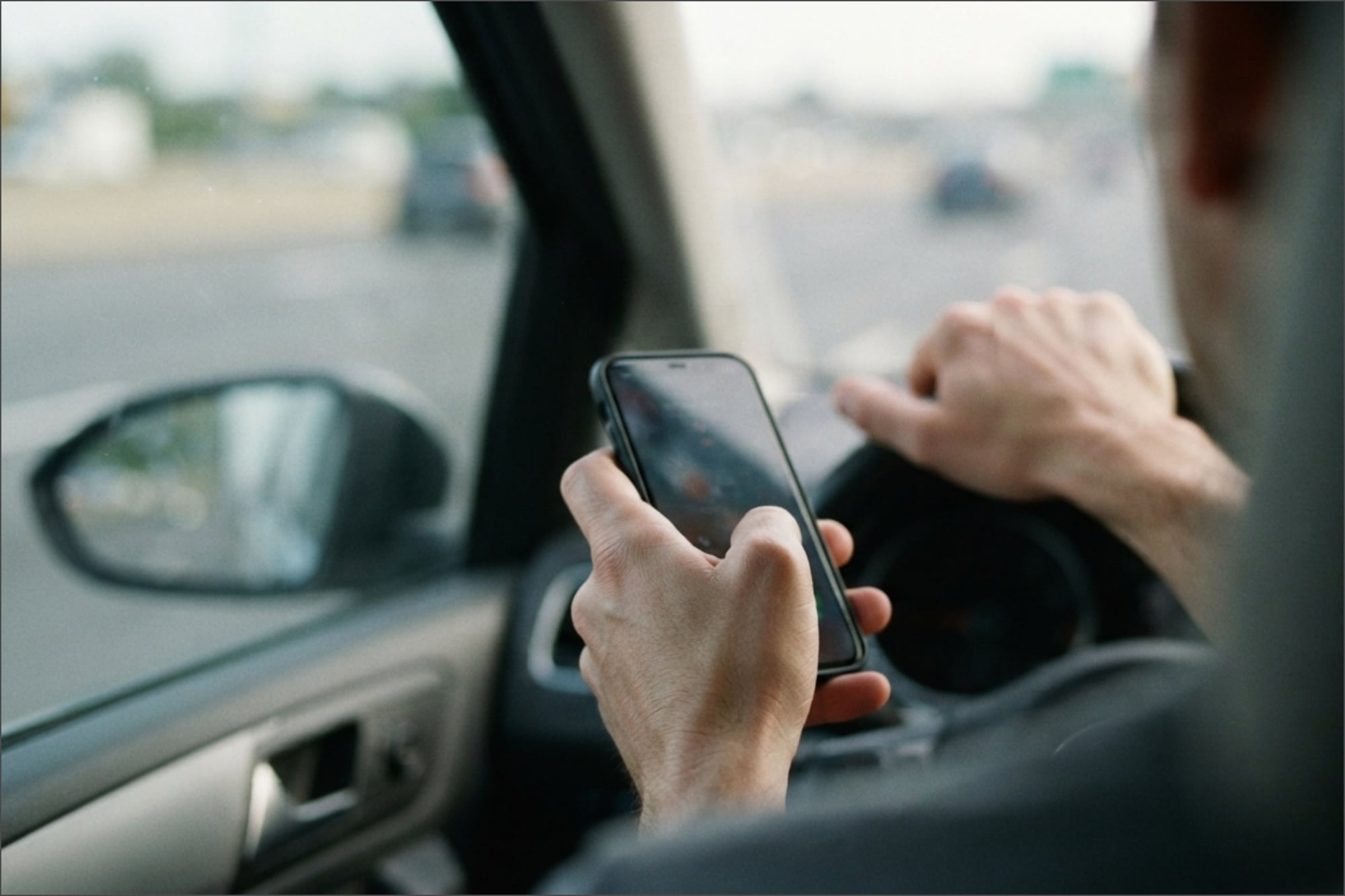 Oficial en Florida: el Flhsmv advierte por una multa y tres puntos de la licencia de conducir por usar el celular