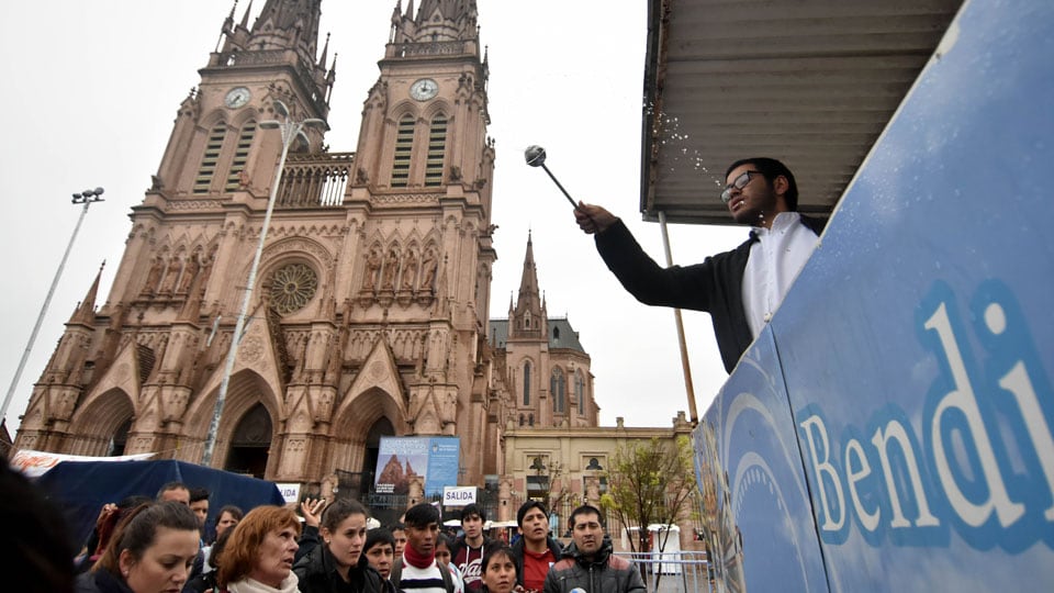 Tartaglione recomendó llevar medias de recambio y curitas para la peregrinación a Luján, que será bajo una fuerte lluvia