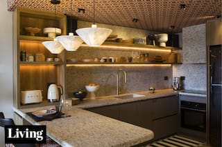 Un departamento que llamó la atención por su uso audaz del empapelado y la combinación de tramas