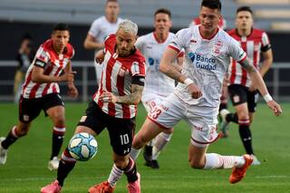 Estudiantes-Huracán, Superliga: el Pincha se fue silbado y el Globo hizo negocio