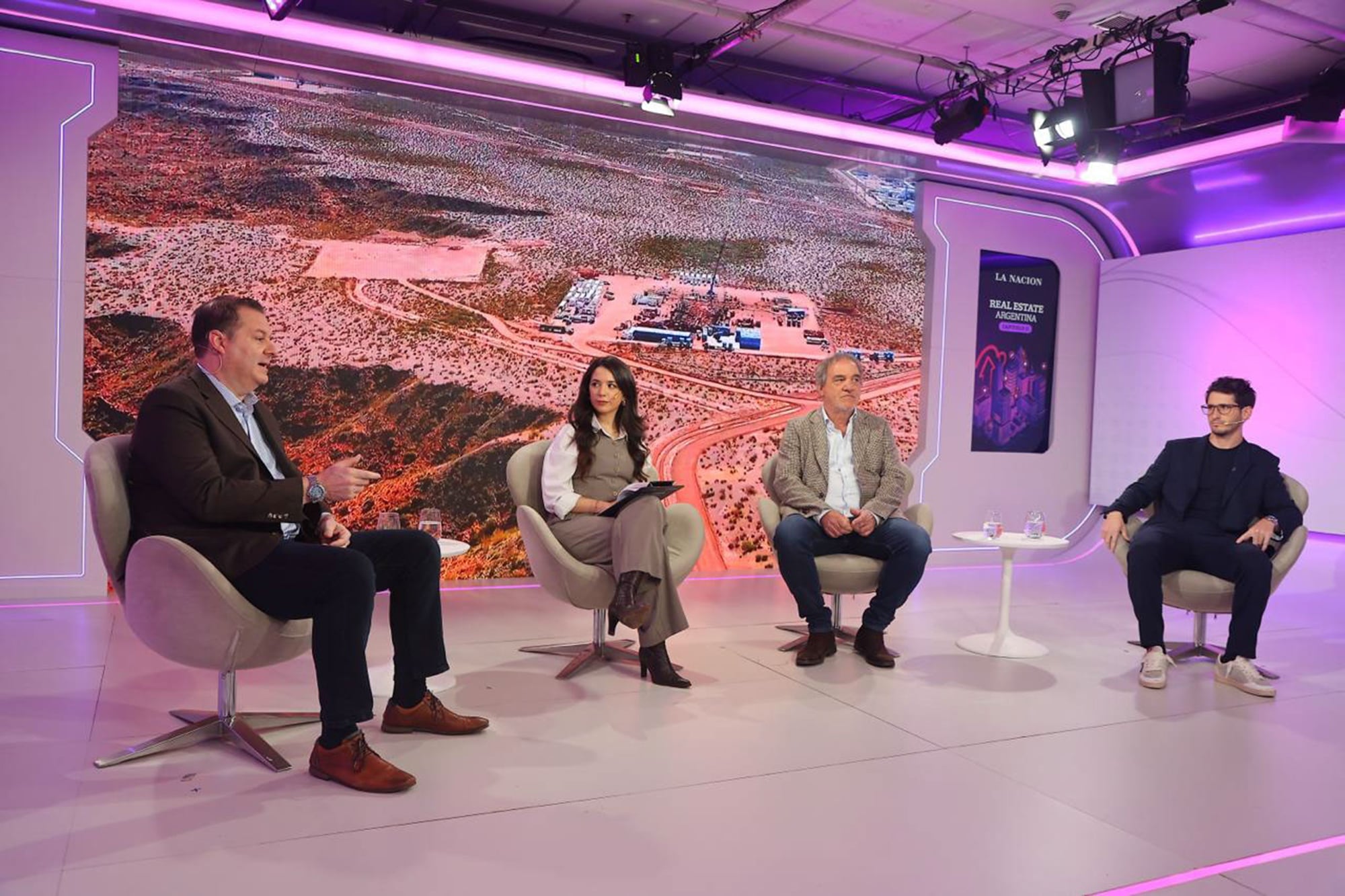Lucas Salvatore (Idero), Ricardo Griot (Pecam) y Jeremías González Toledo (Inarch) moderados por Candela Contreras (LA NACION)