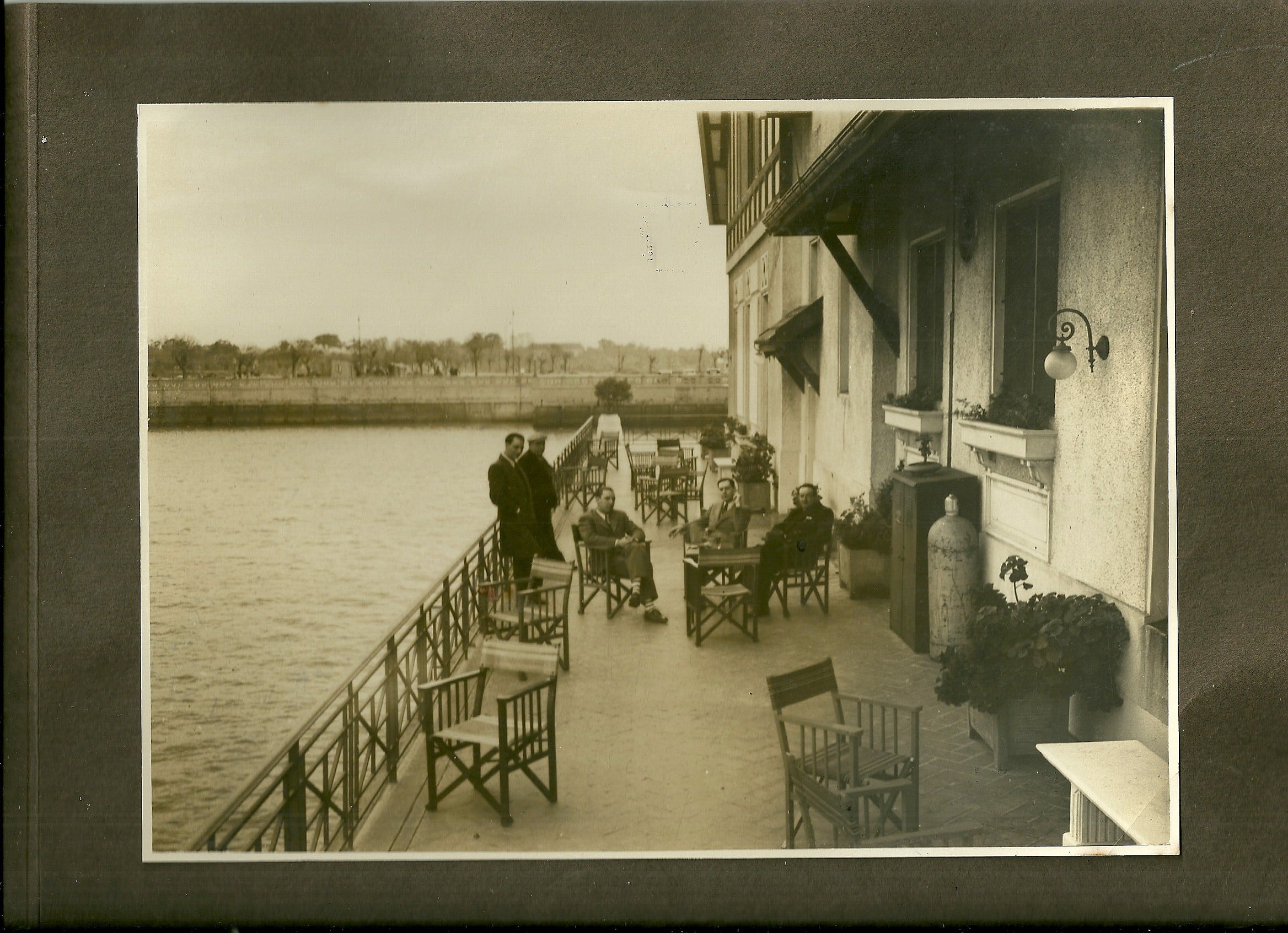 Galerías laterales usadas por los socios, 1937.