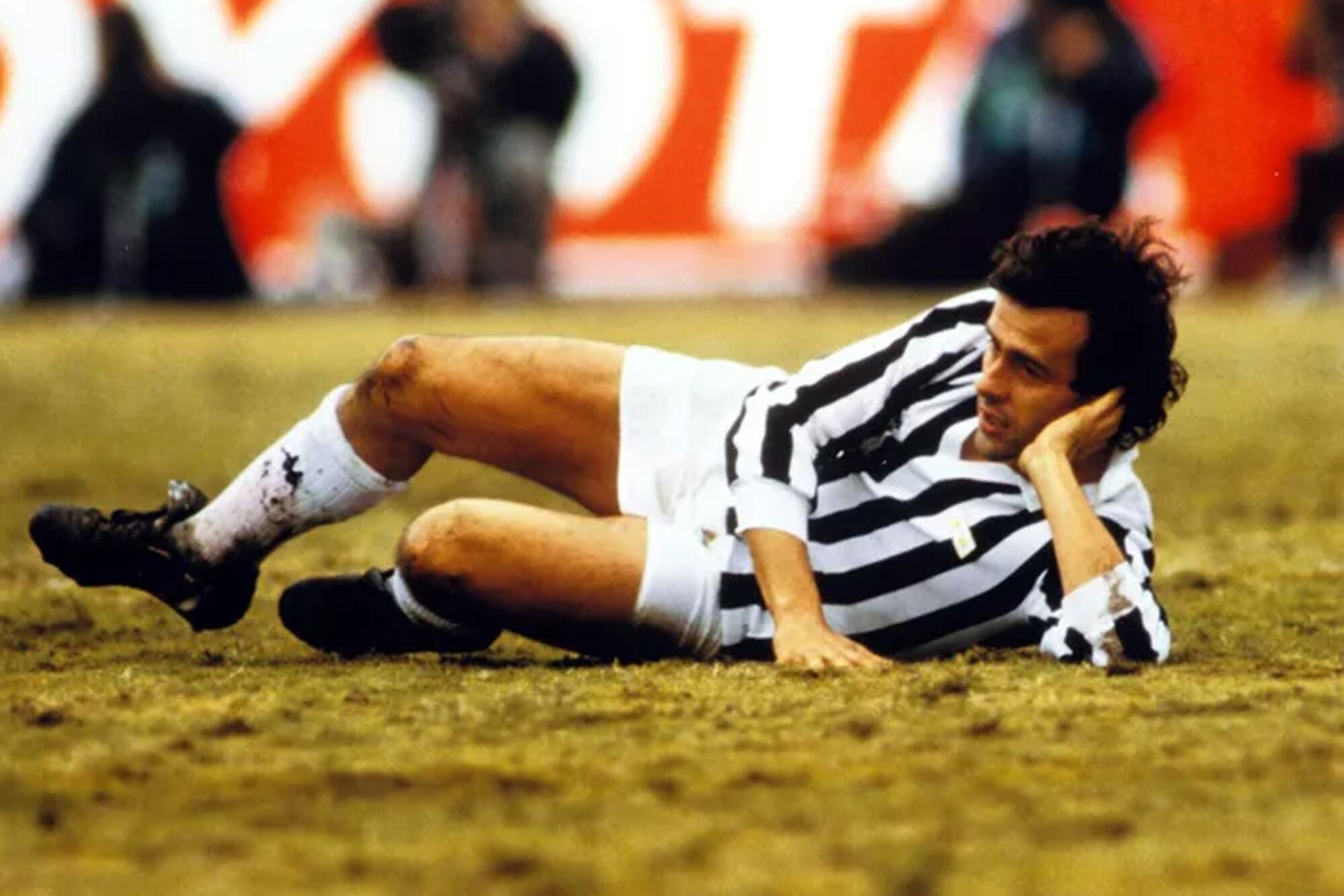 Michel Platiniera el emblema de Juventus en la temporada 84 y 85