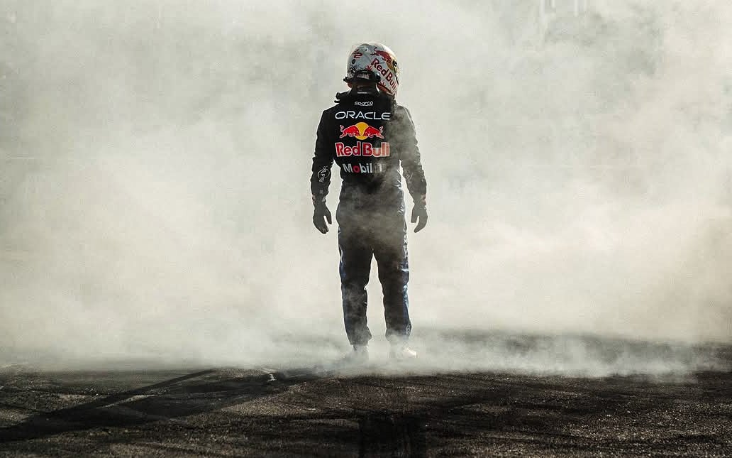 Los espectadores avisaron a Tsunoda al grito de “¡Fuego!” y “¡Sal de ahí, Yuki”