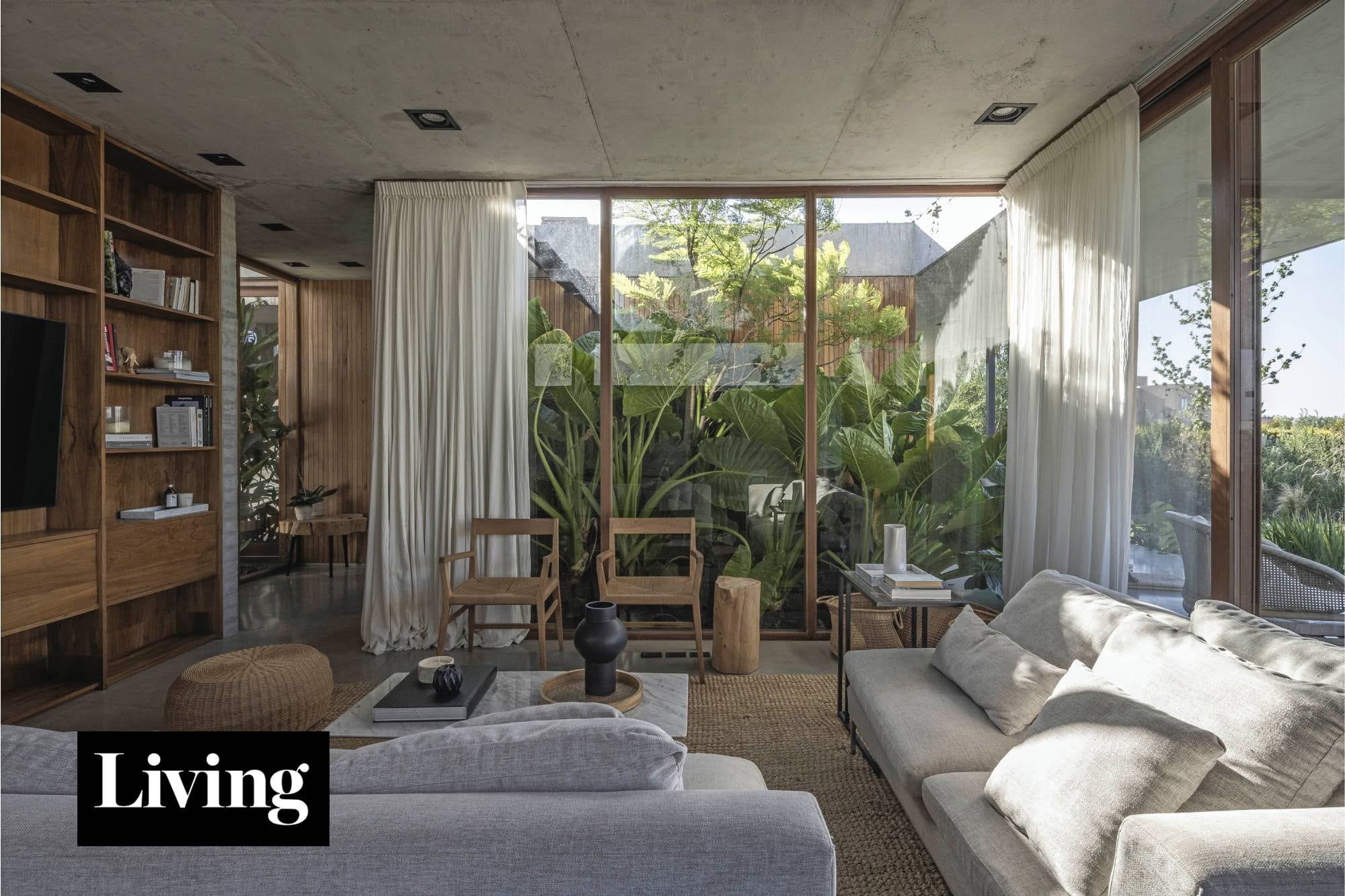 Con patios y techos verdes, esta compacta casa en Pilar logró una espacialidad extraordinaria