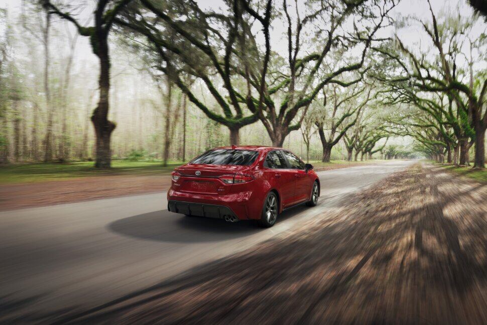 Toyota Corolla Híbrido cuenta con pantalla táctil, Apple CarPlay, Android Auto inalámbricos y conexión Wi-Fi (USNews&WorldReport/ToyotaMotorSales)