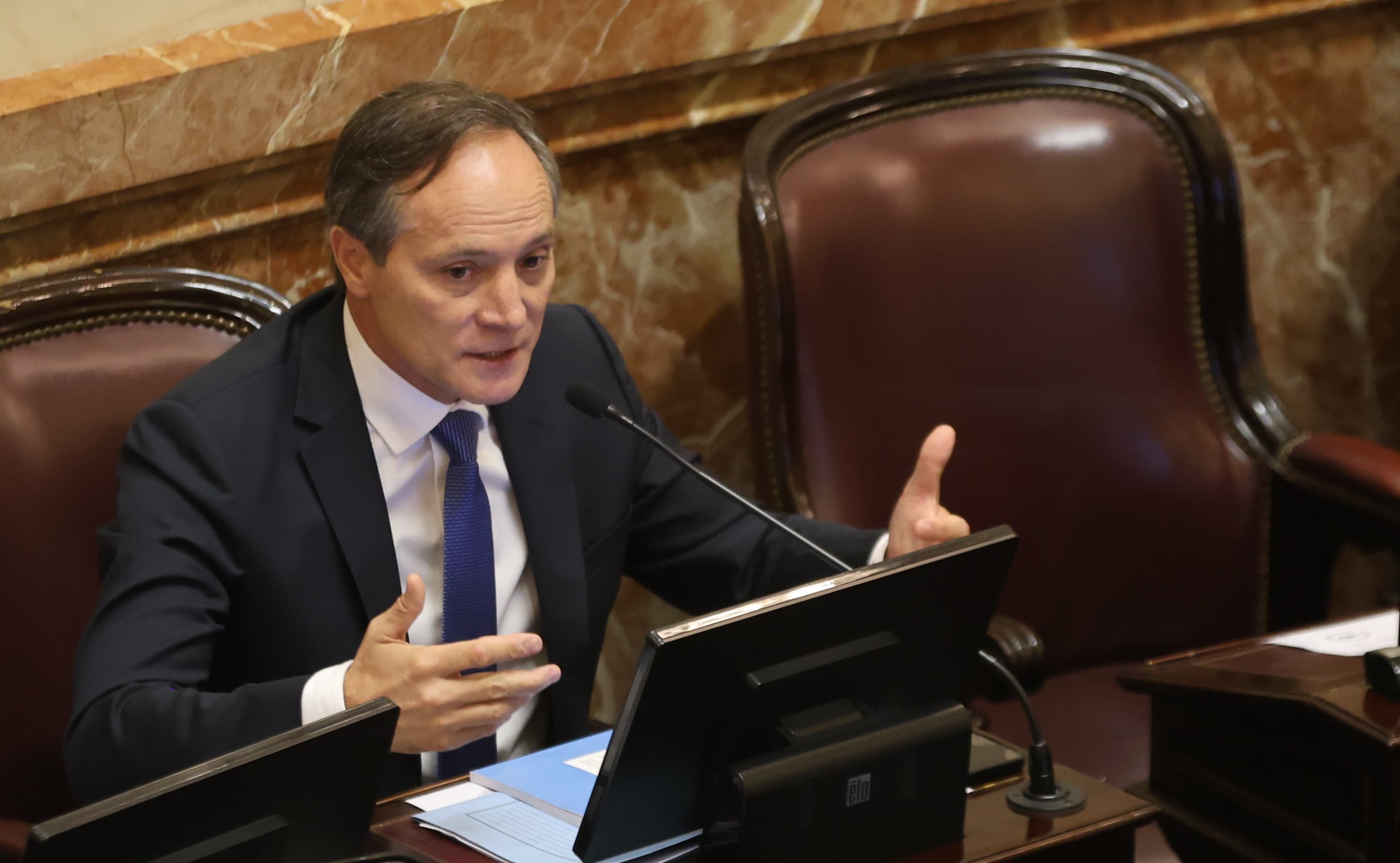 El senador Carlos Espínola