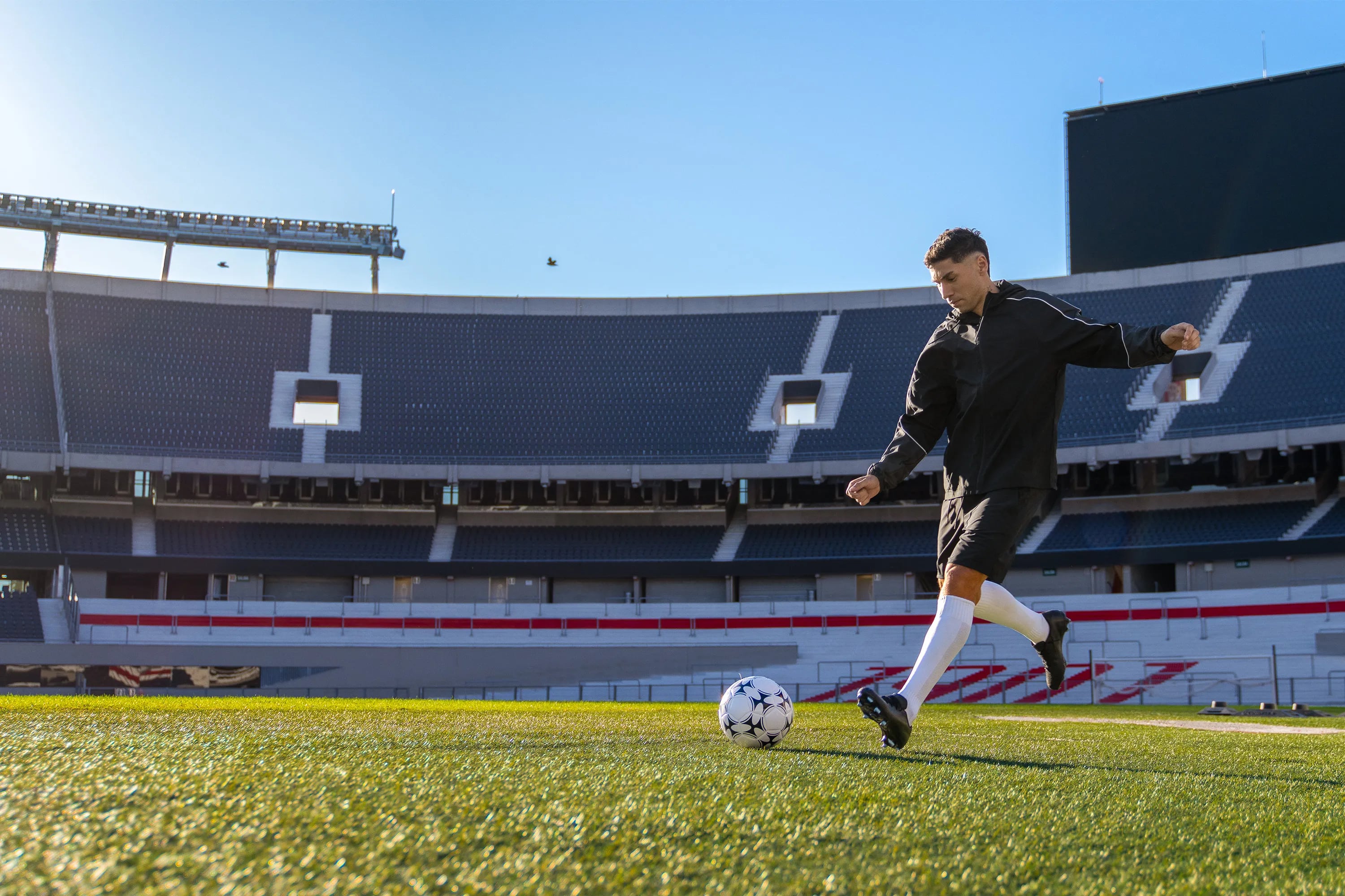Dormir en el Monumental y patear penales con un campeón del mundo: cómo anotarse para vivir esta experiencia única y gratis 5 La experiencia incluye patear penales junto a uno de los campeones del mundo
